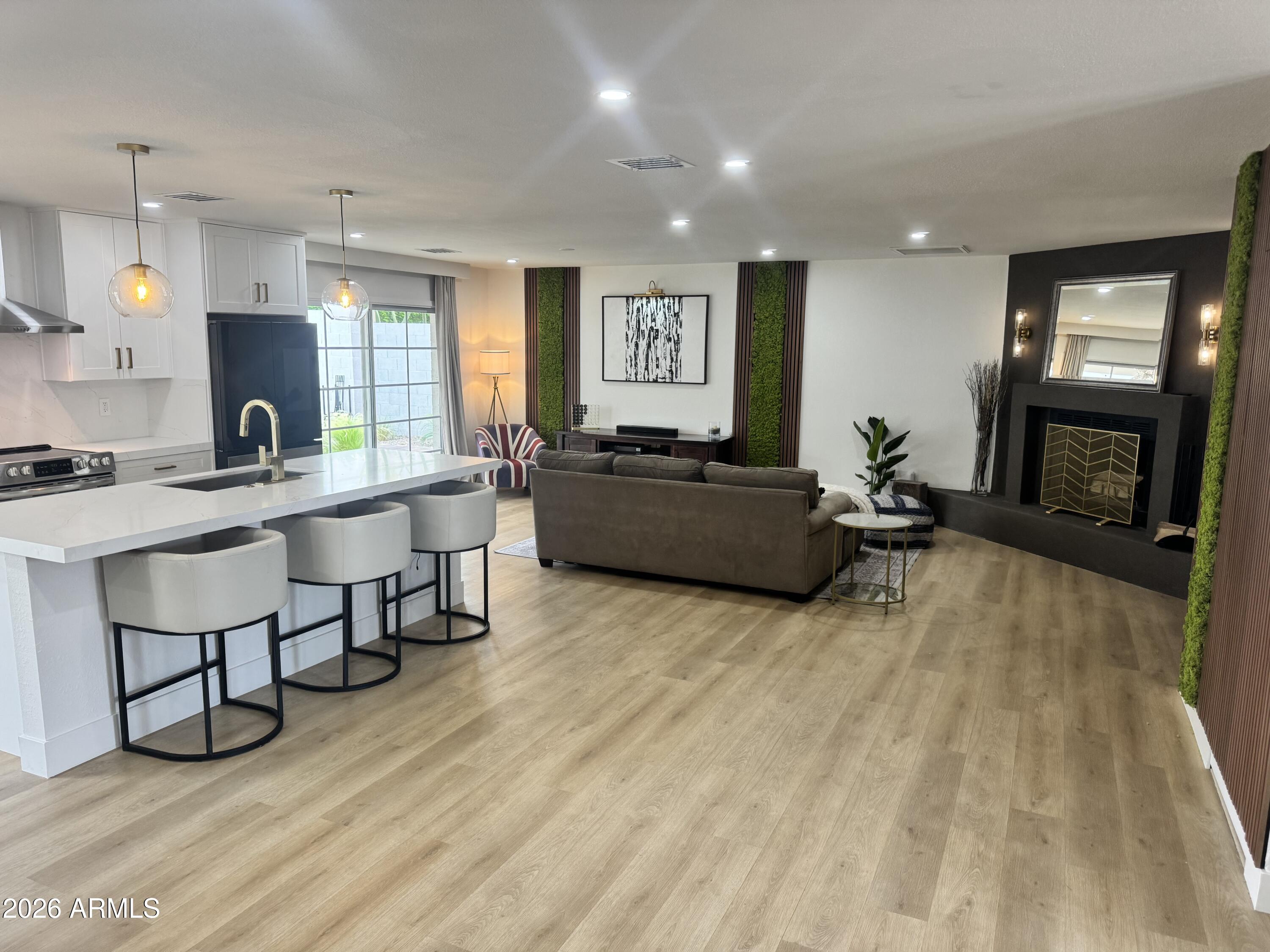 5910 E Hillery Drive