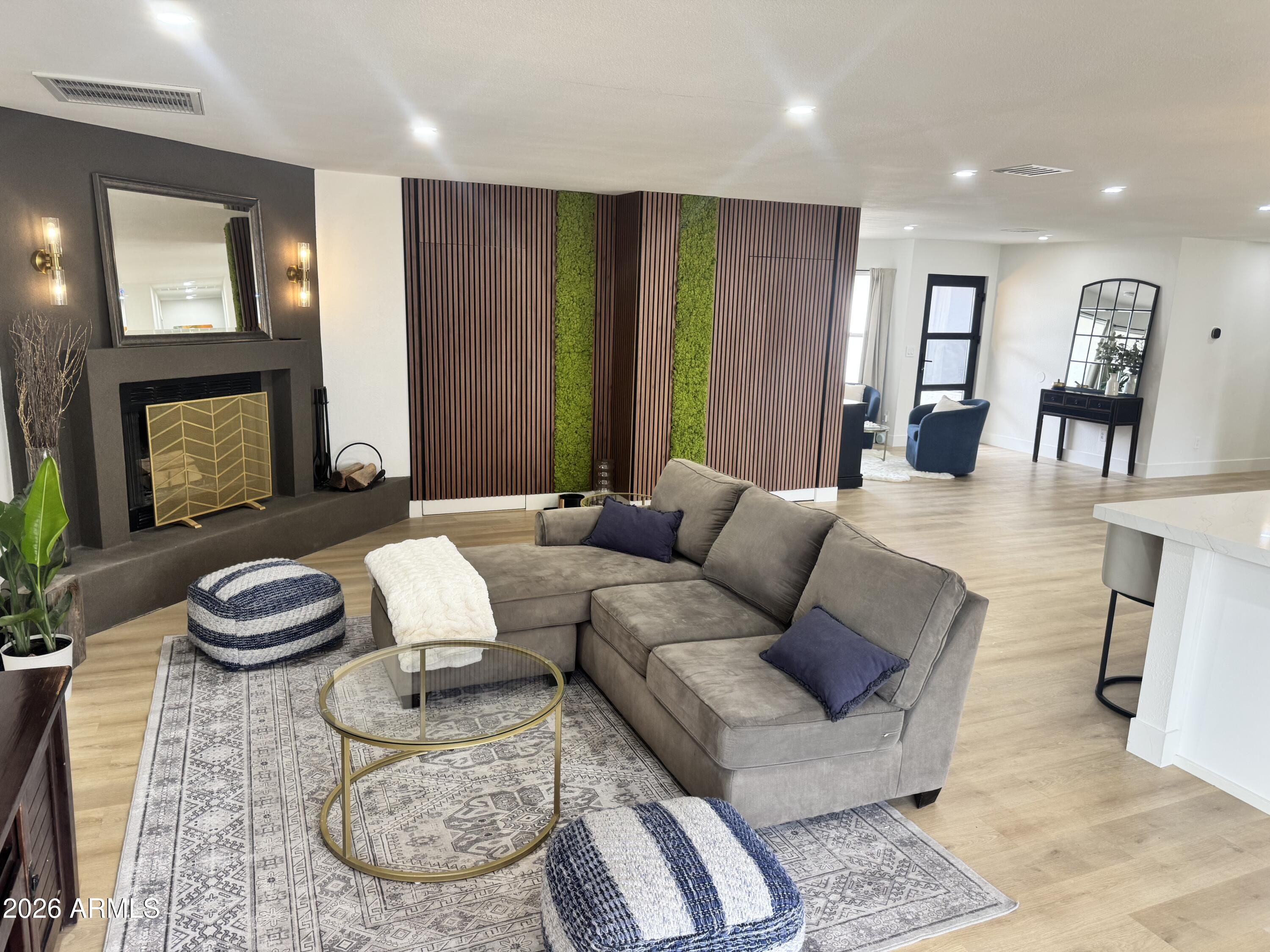 5910 E Hillery Drive