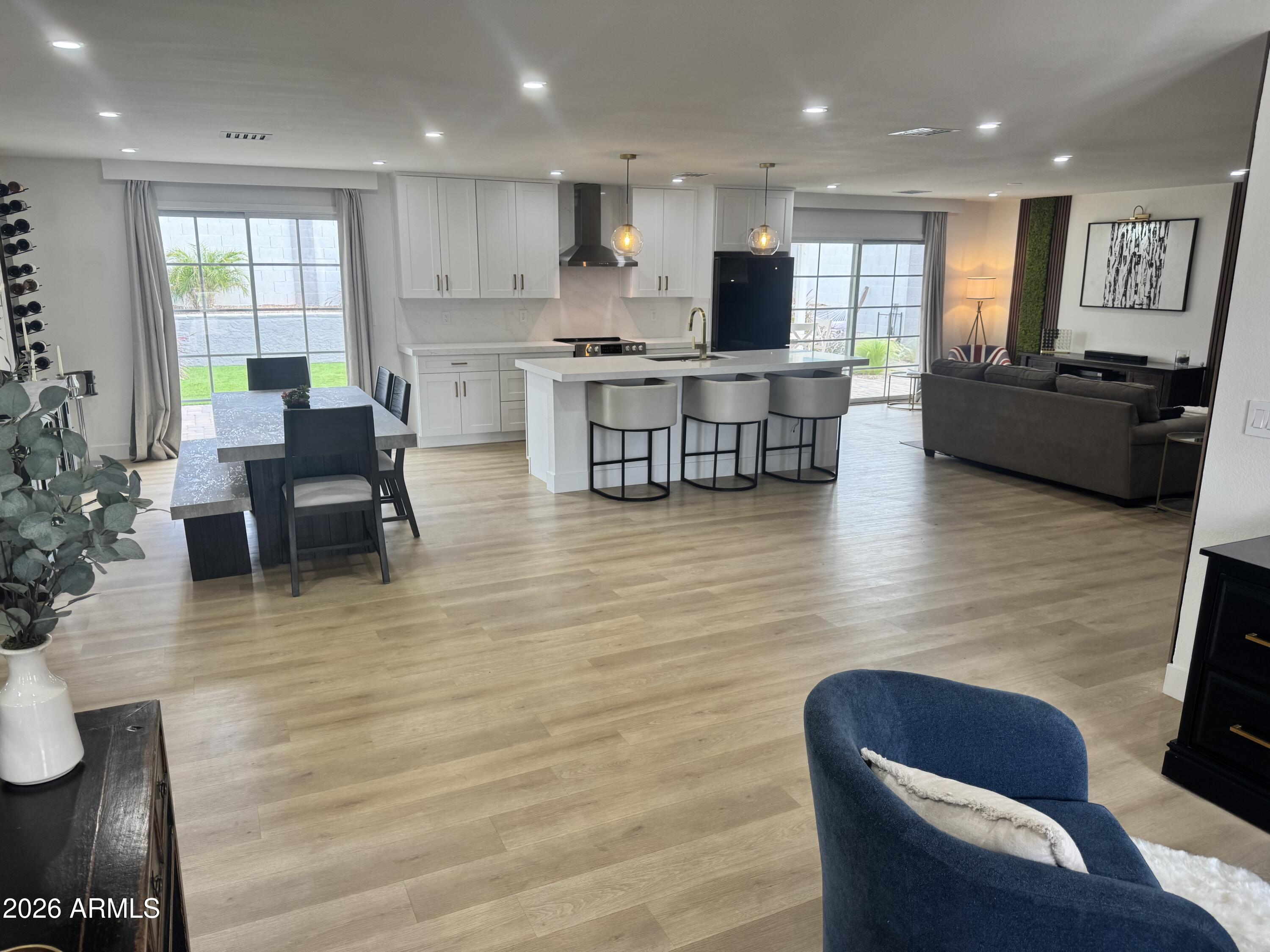 5910 E Hillery Drive