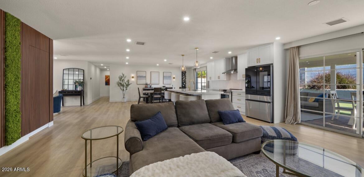 5910 E Hillery Drive