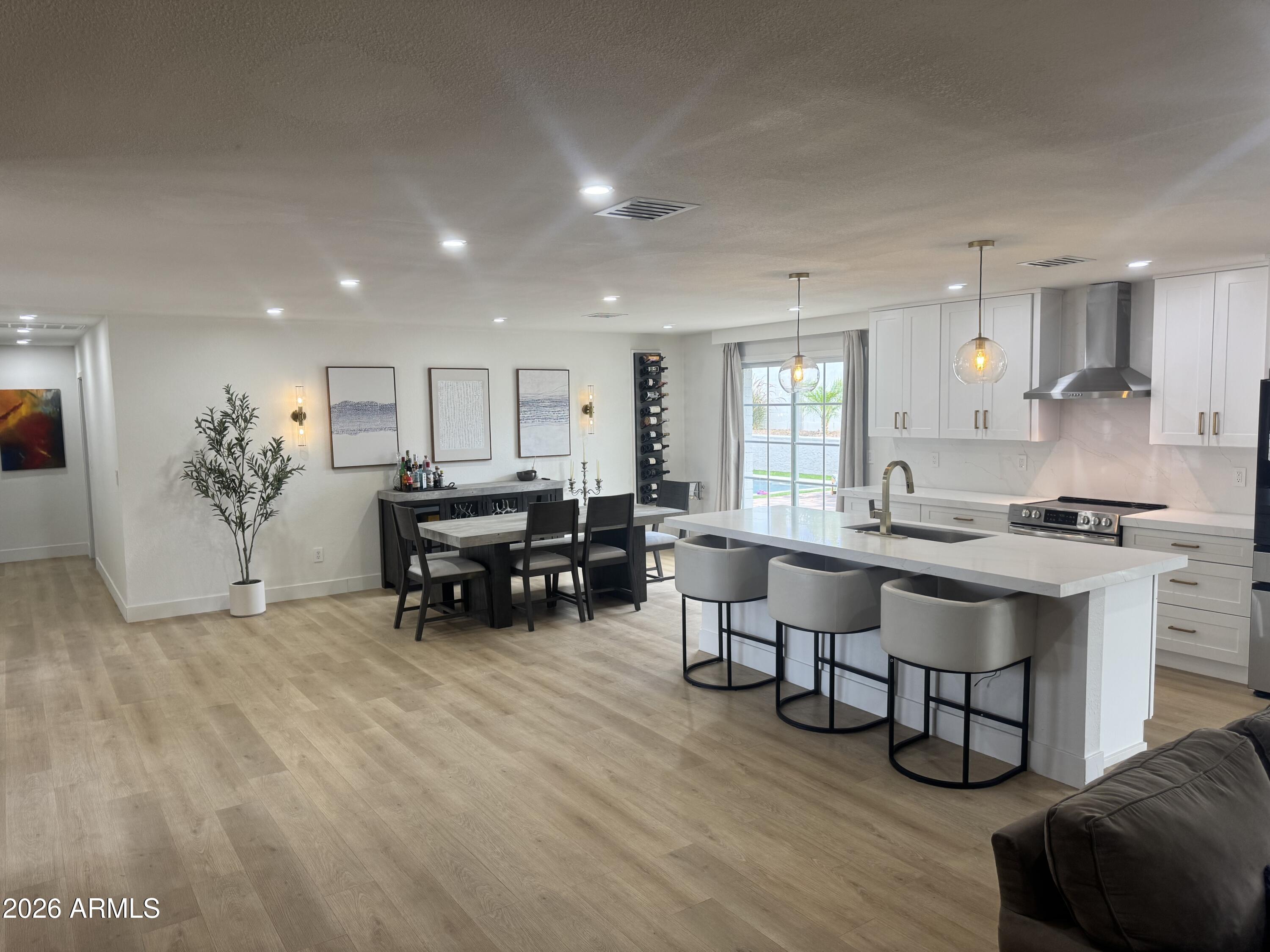 5910 E Hillery Drive