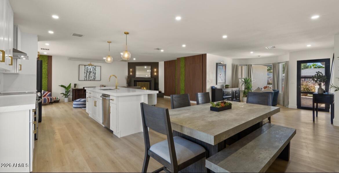 5910 E Hillery Drive