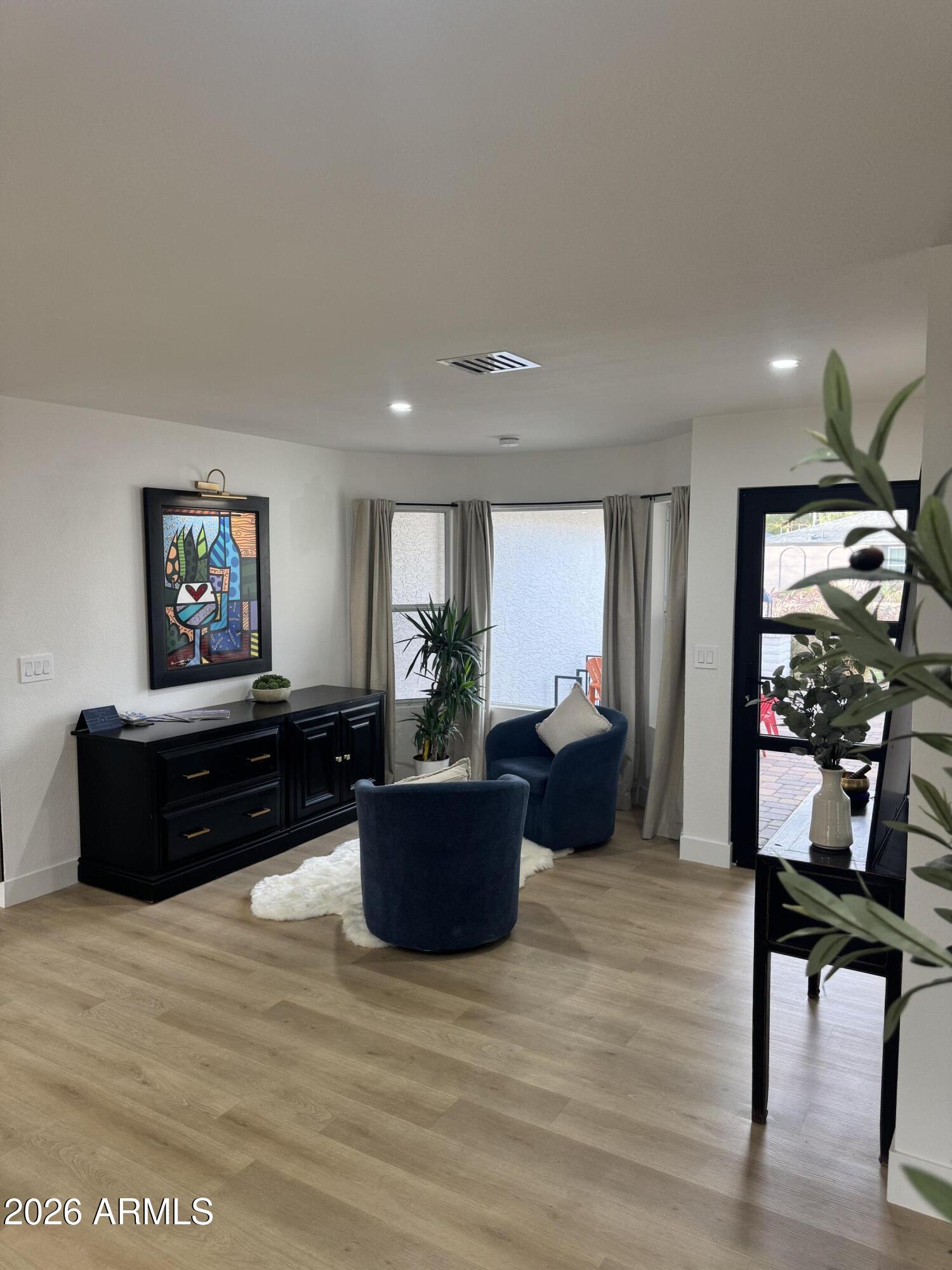 5910 E Hillery Drive