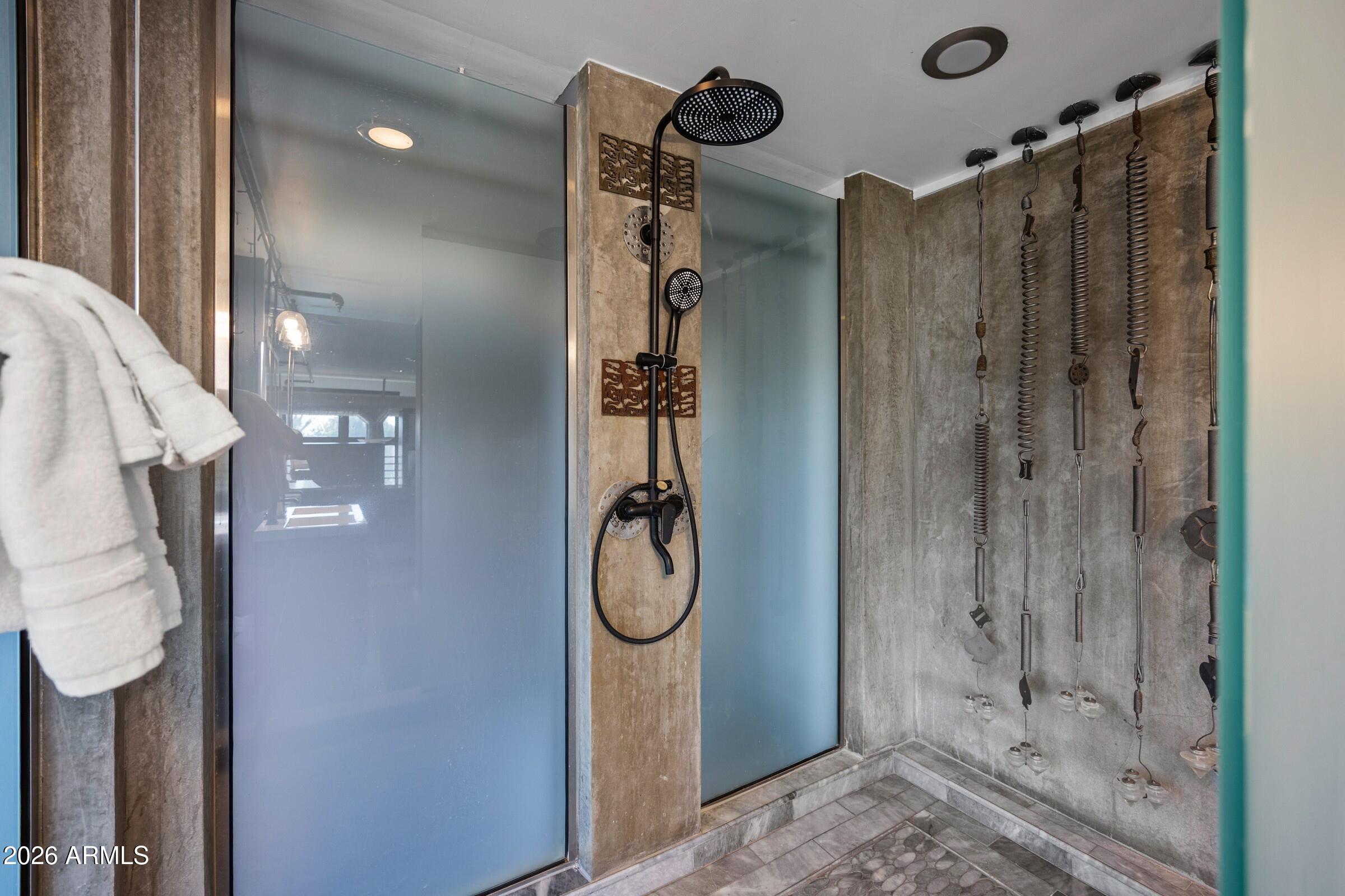 914 E OSBORN Road 403