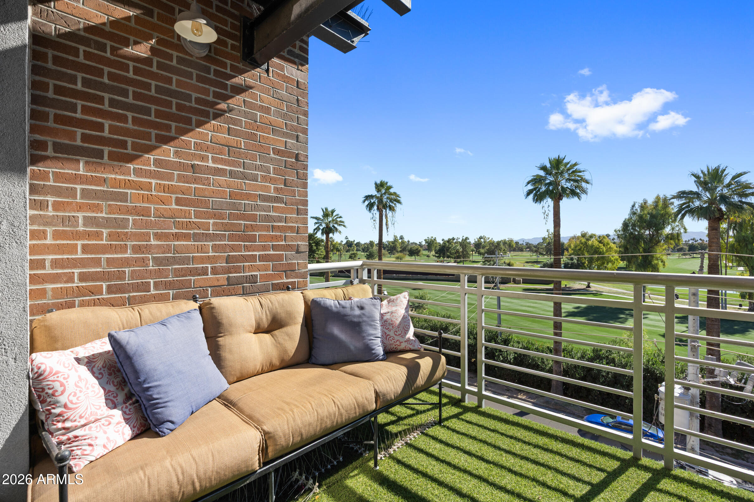 914 E OSBORN Road 403