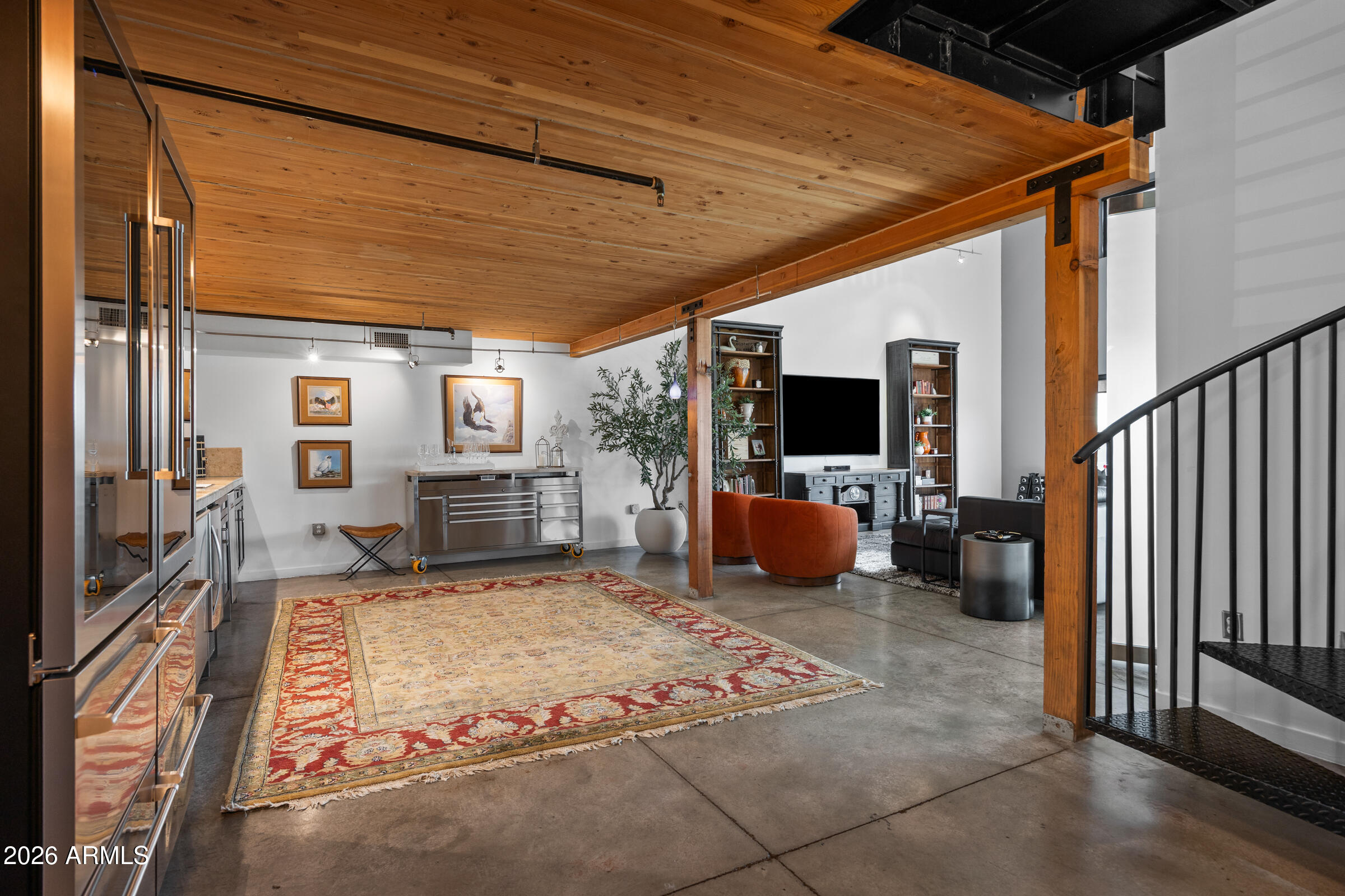 914 E OSBORN Road 403