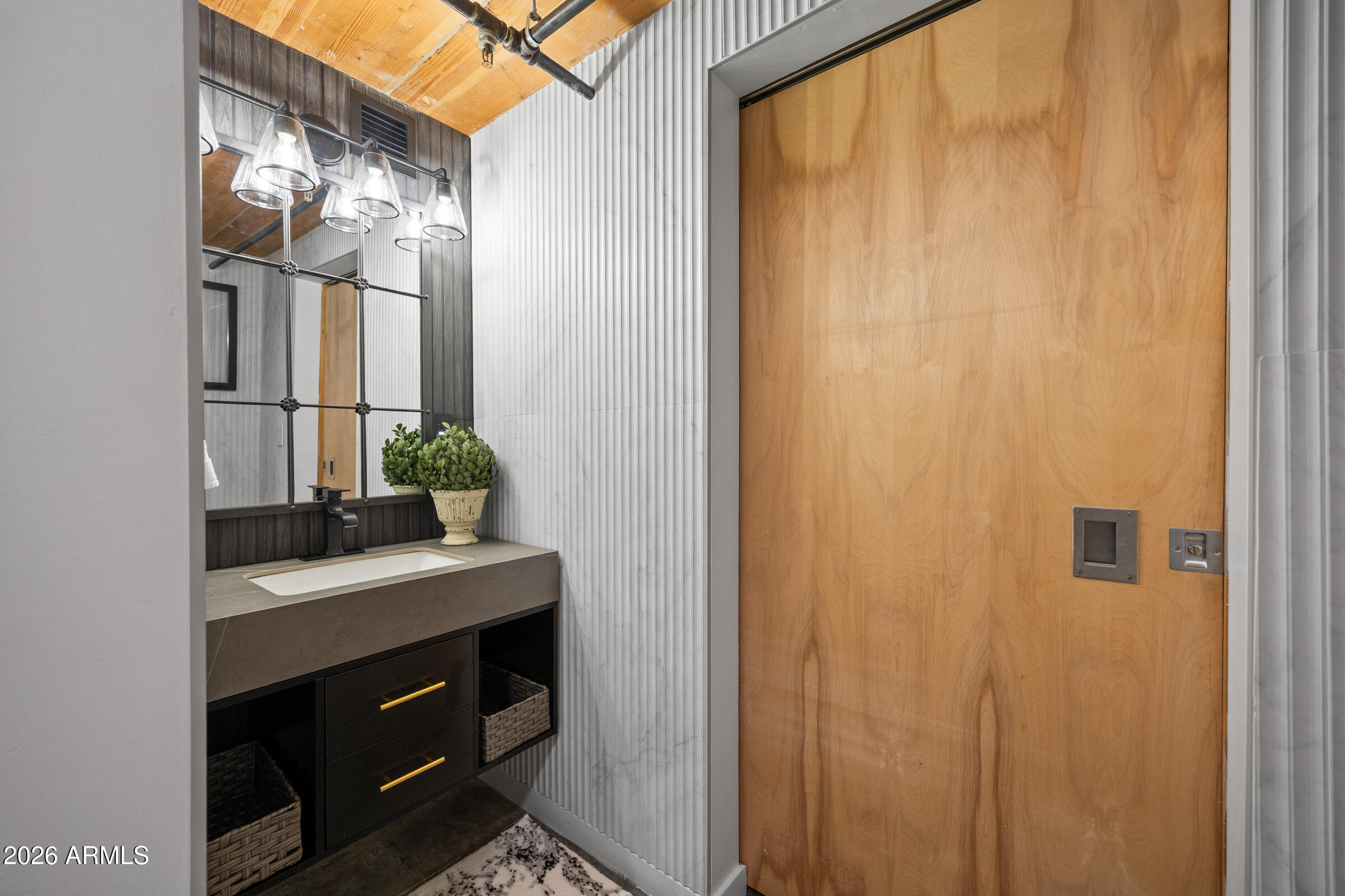 914 E OSBORN Road 403