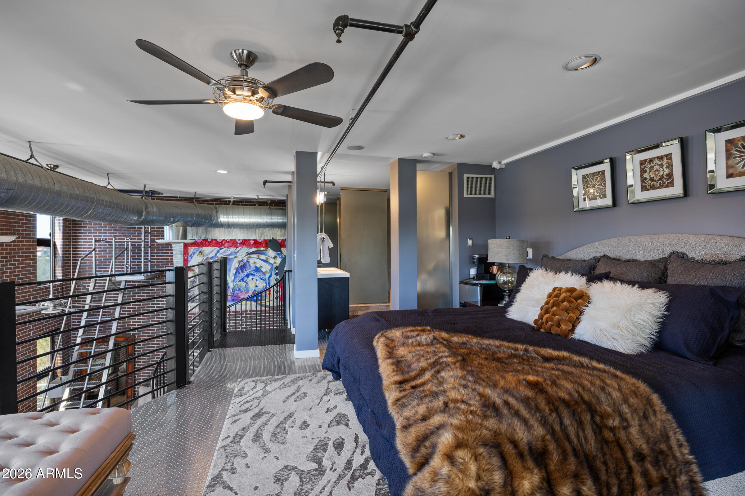 914 E OSBORN Road 403