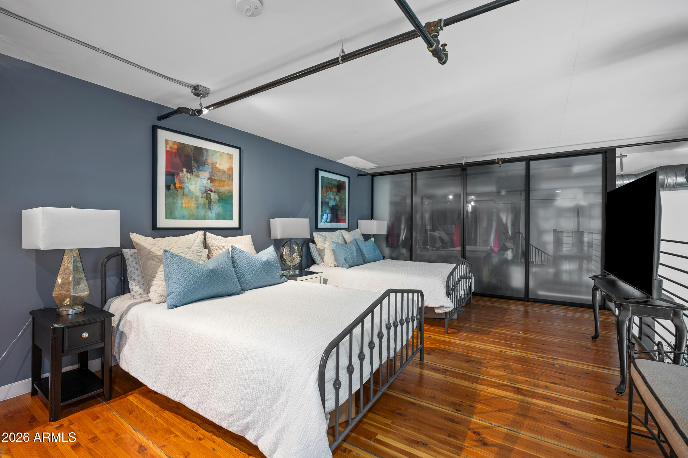 914 E OSBORN Road 403