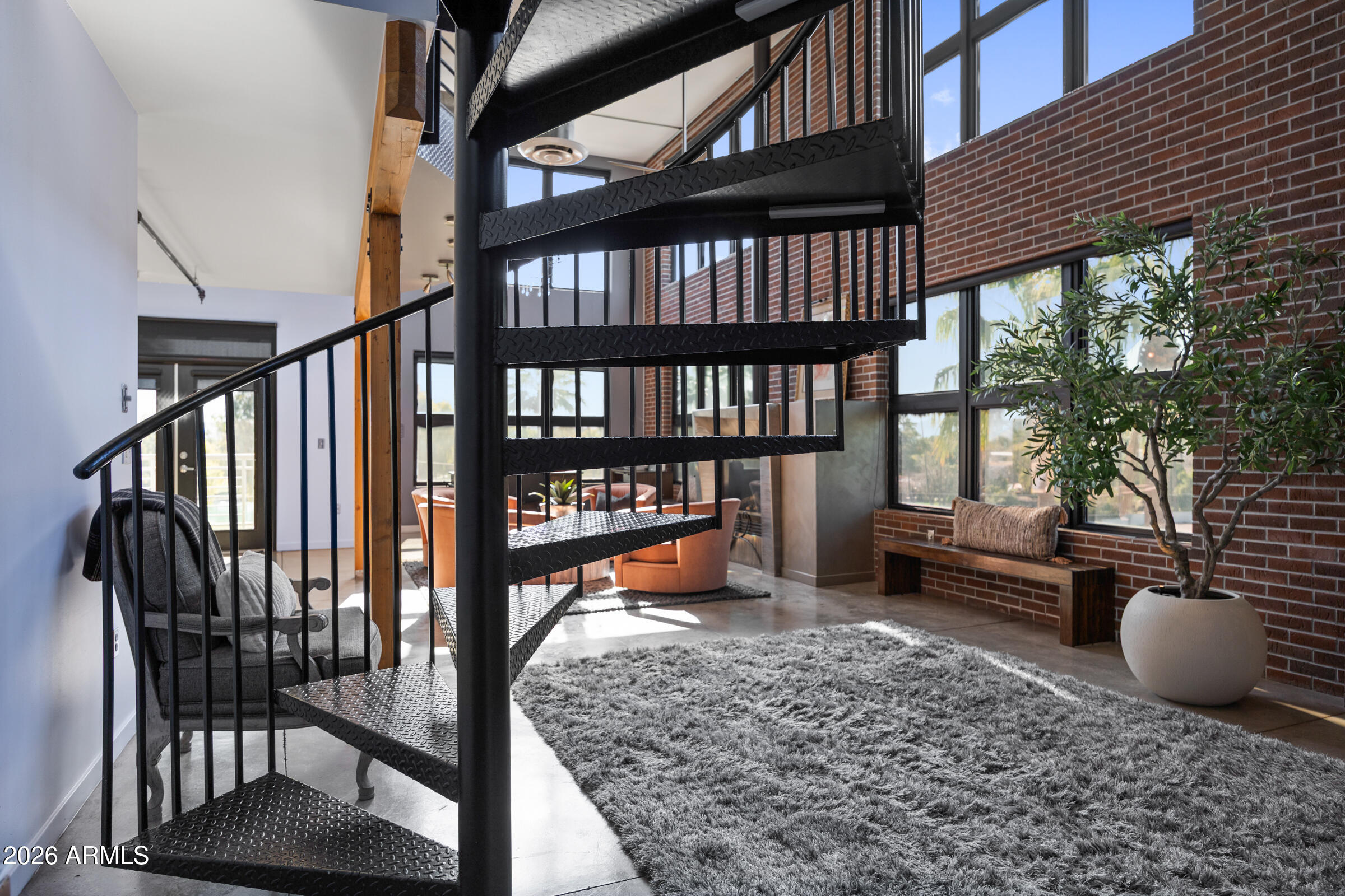 914 E OSBORN Road 403