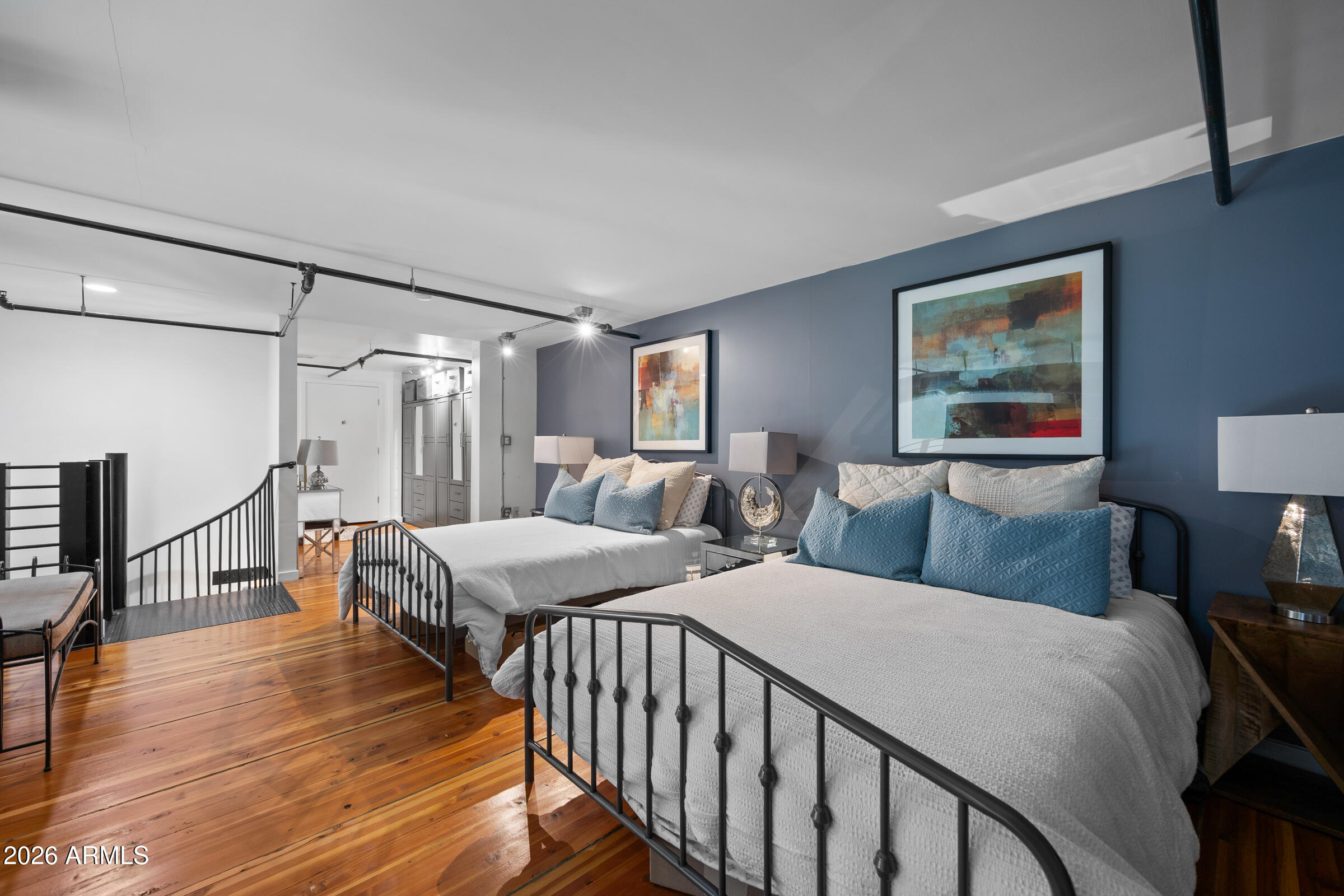 914 E OSBORN Road 403