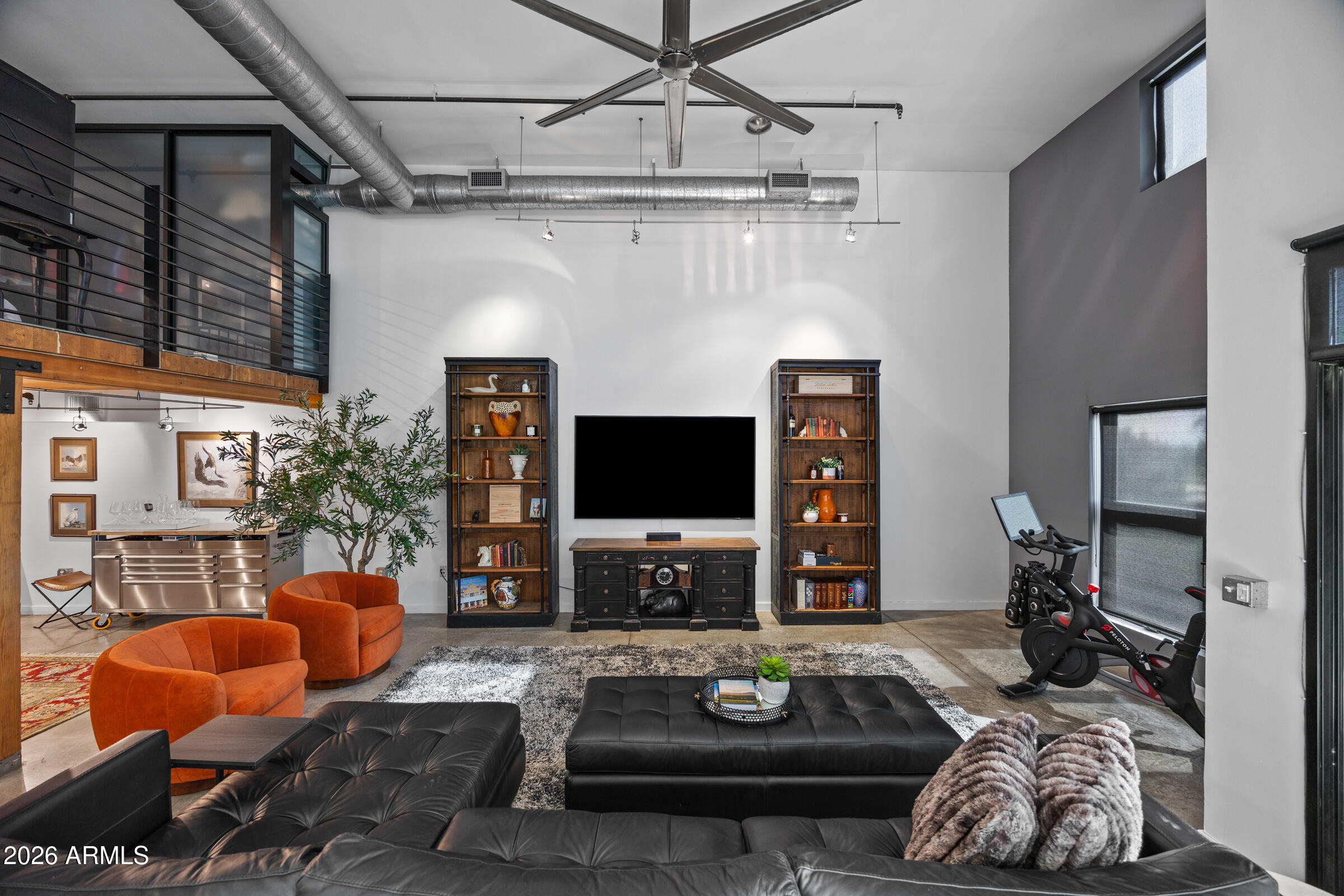 914 E OSBORN Road 403