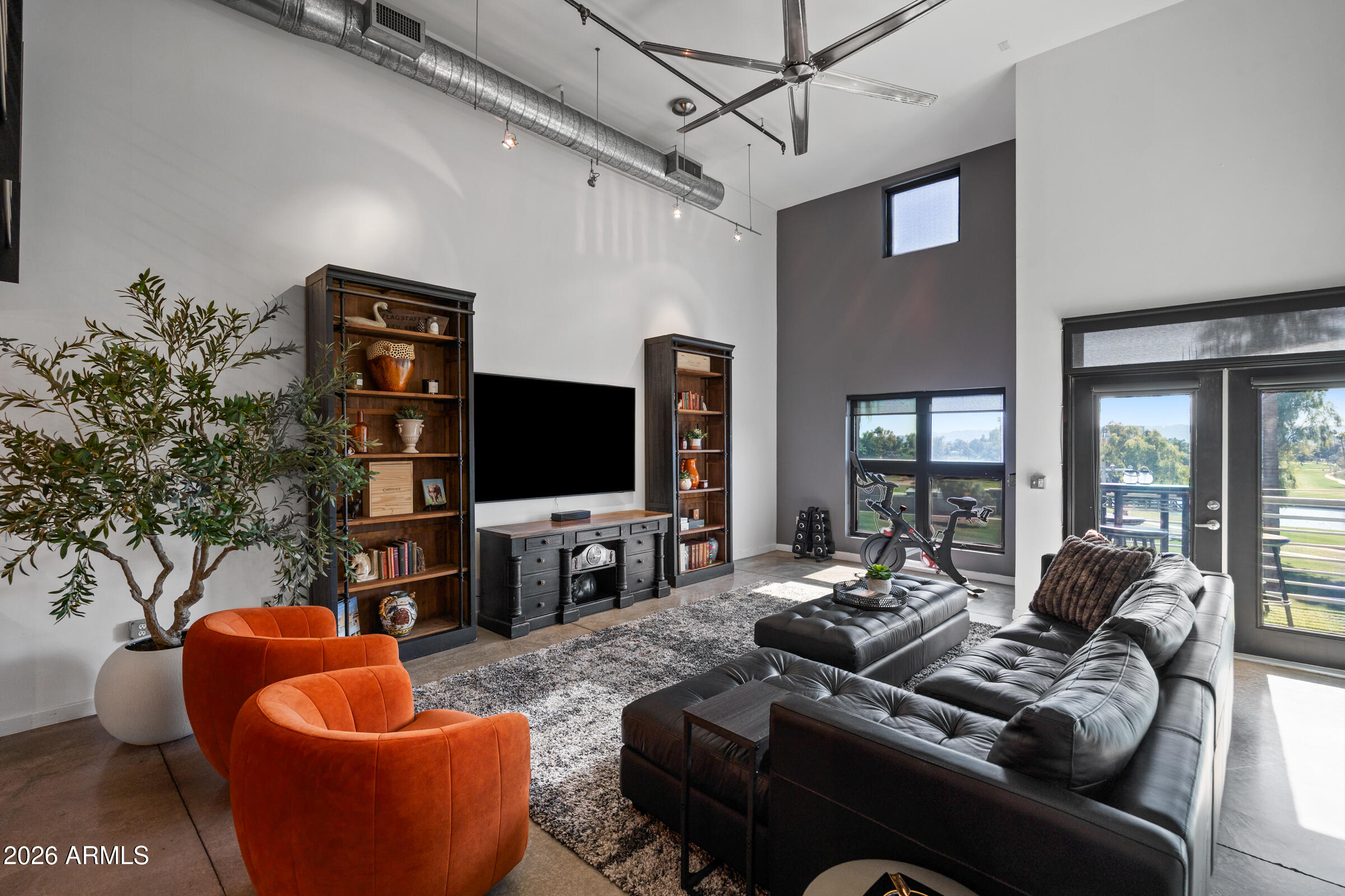 914 E OSBORN Road 403