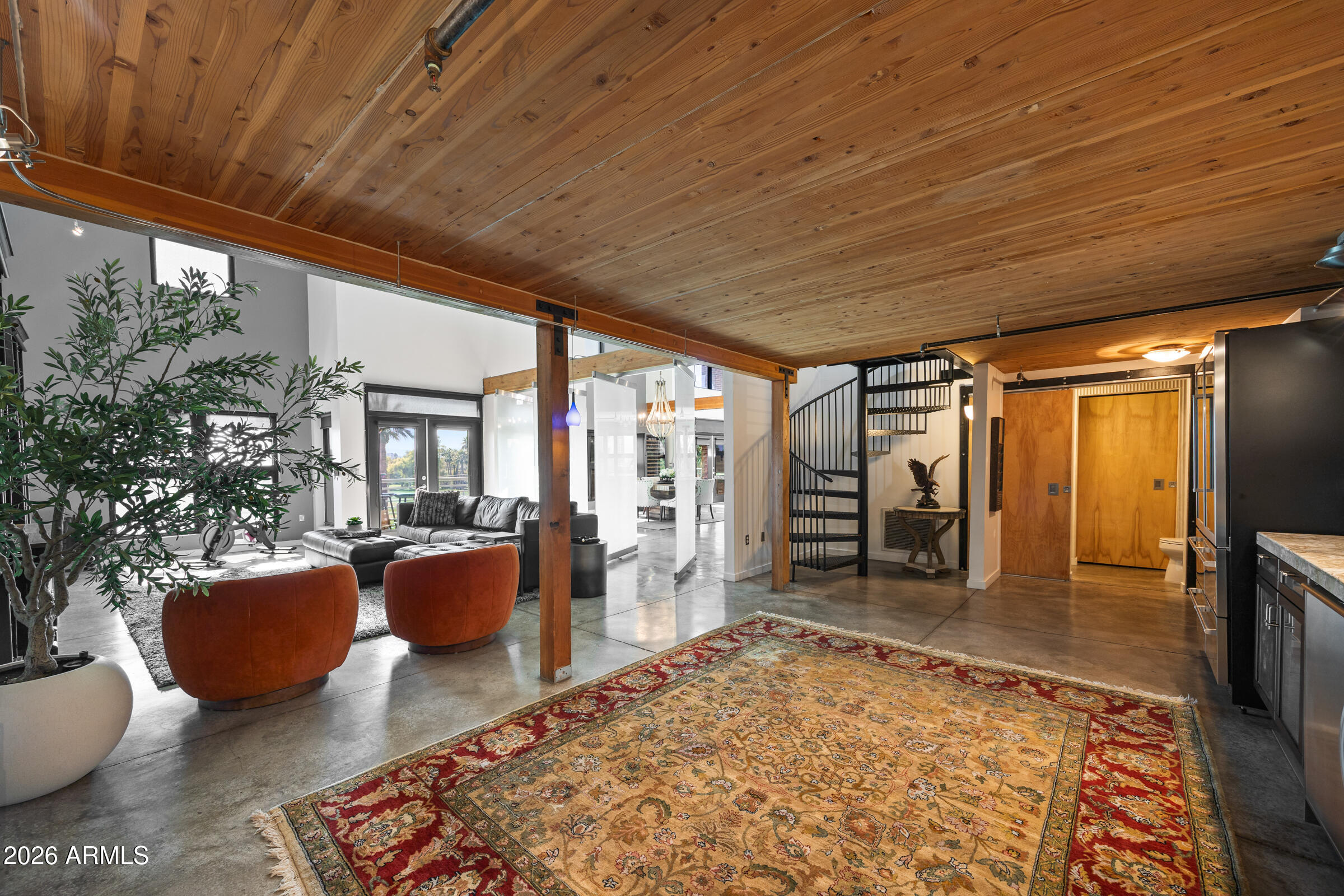 914 E OSBORN Road 403