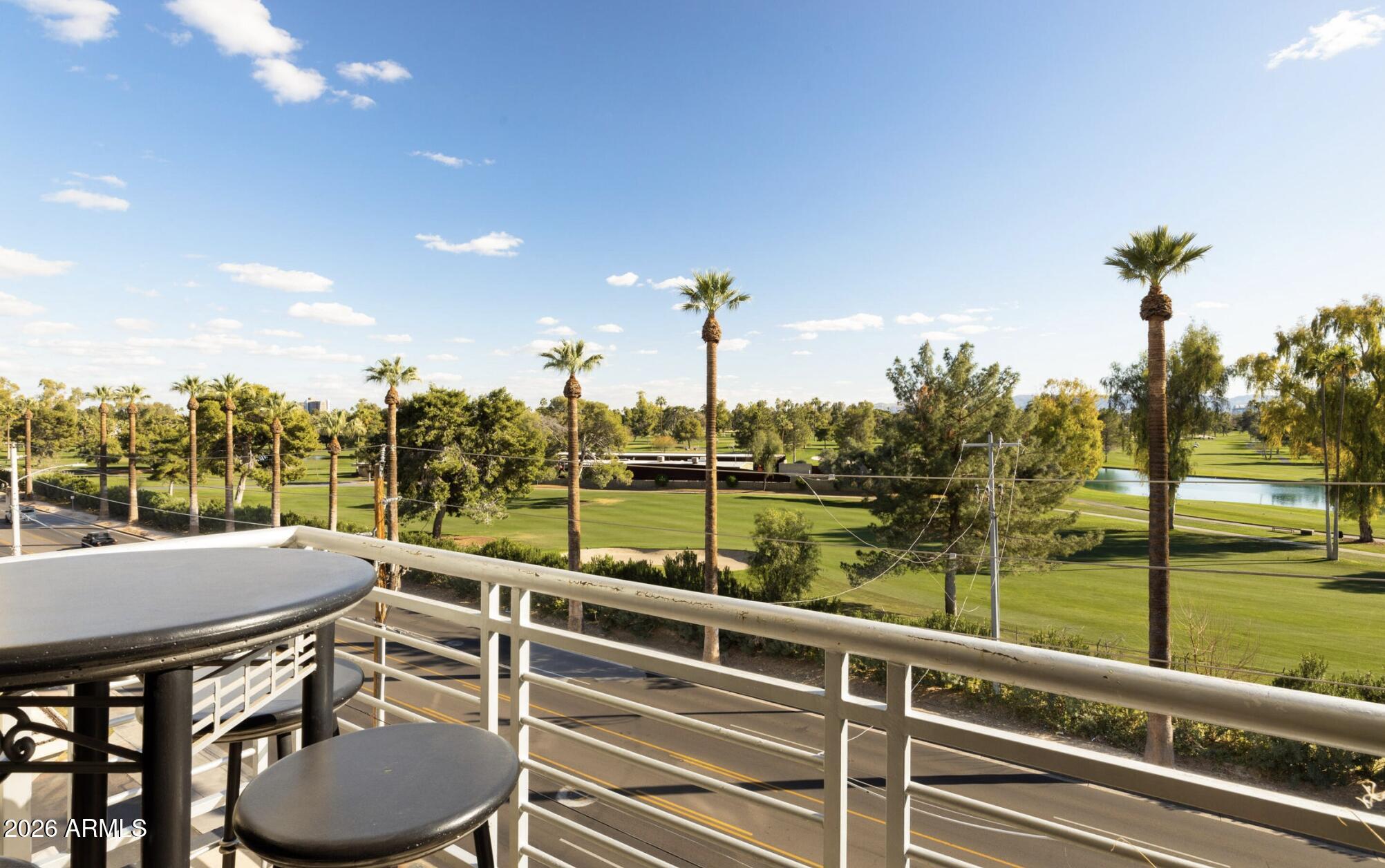 914 E OSBORN Road 403