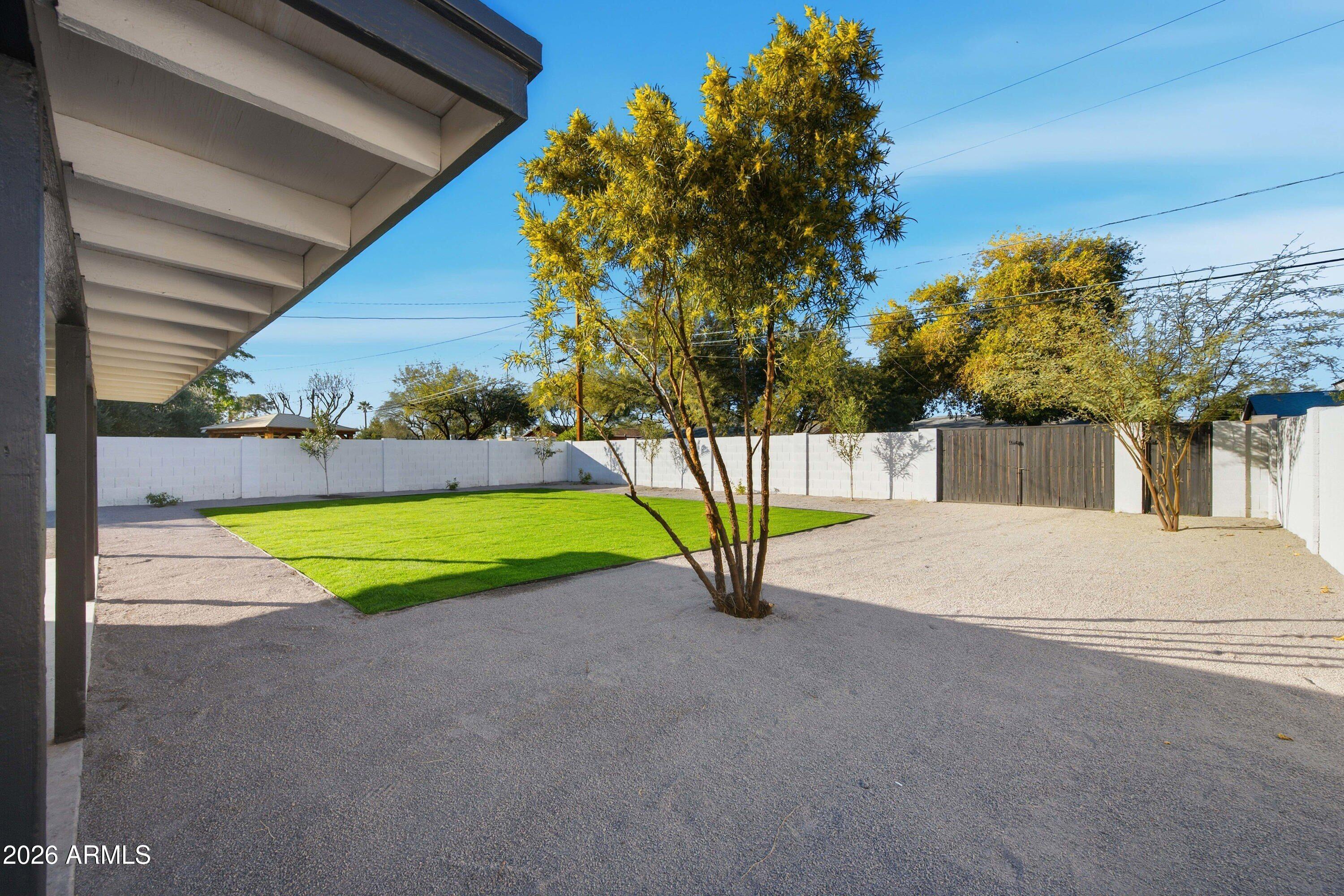 2324 E Heatherbrae Drive