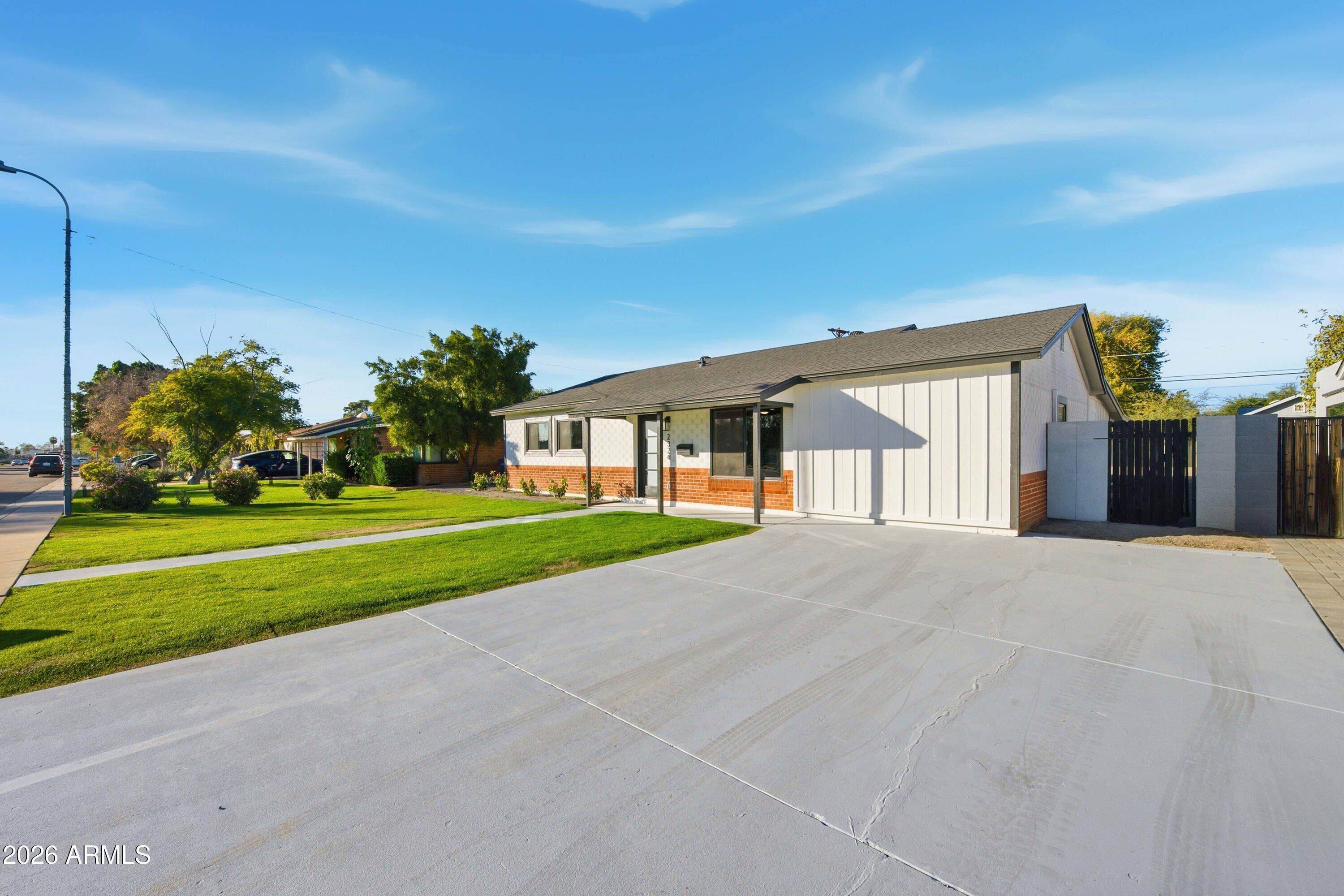 2324 E Heatherbrae Drive