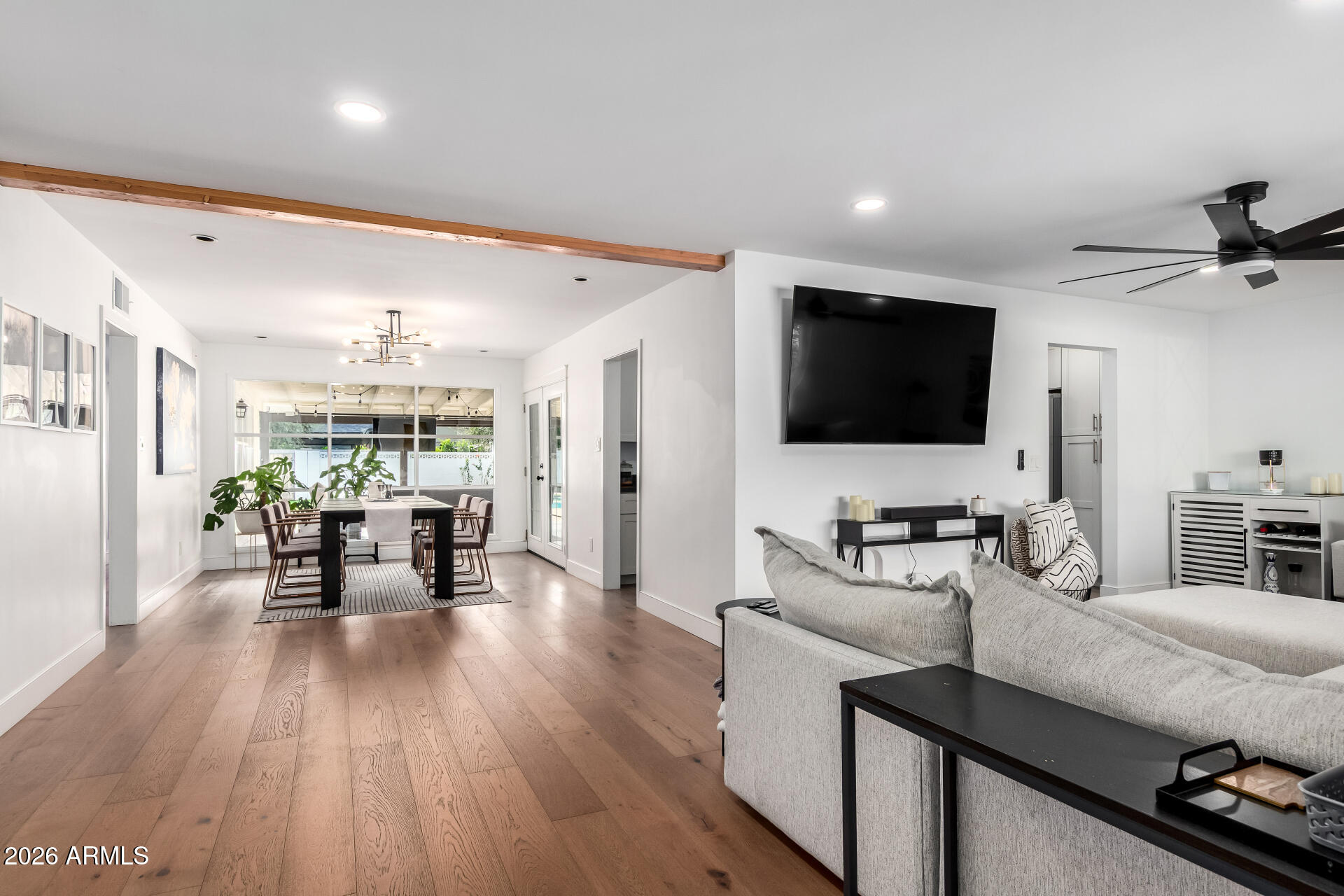 3839 E WHITTON Avenue