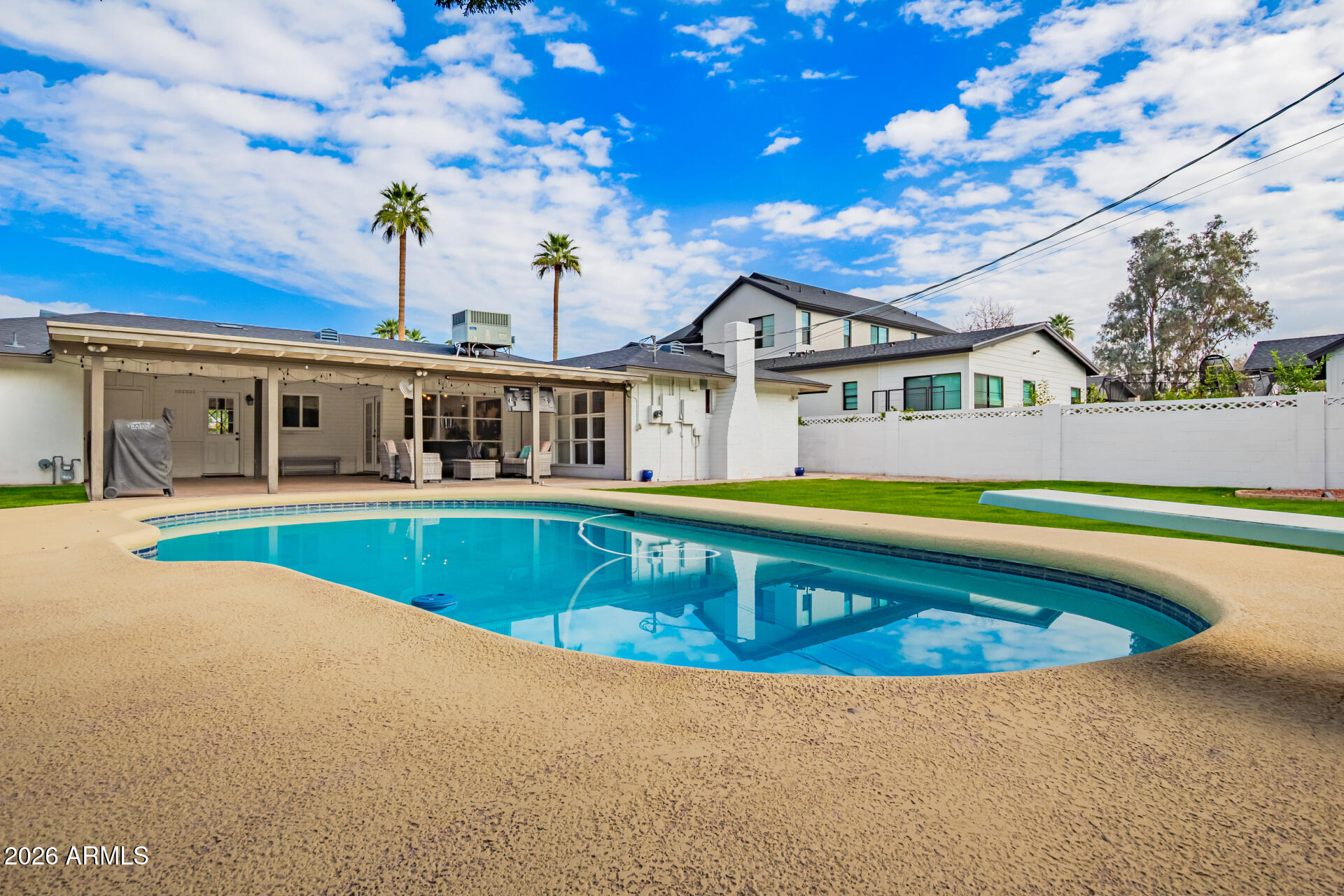 3839 E WHITTON Avenue