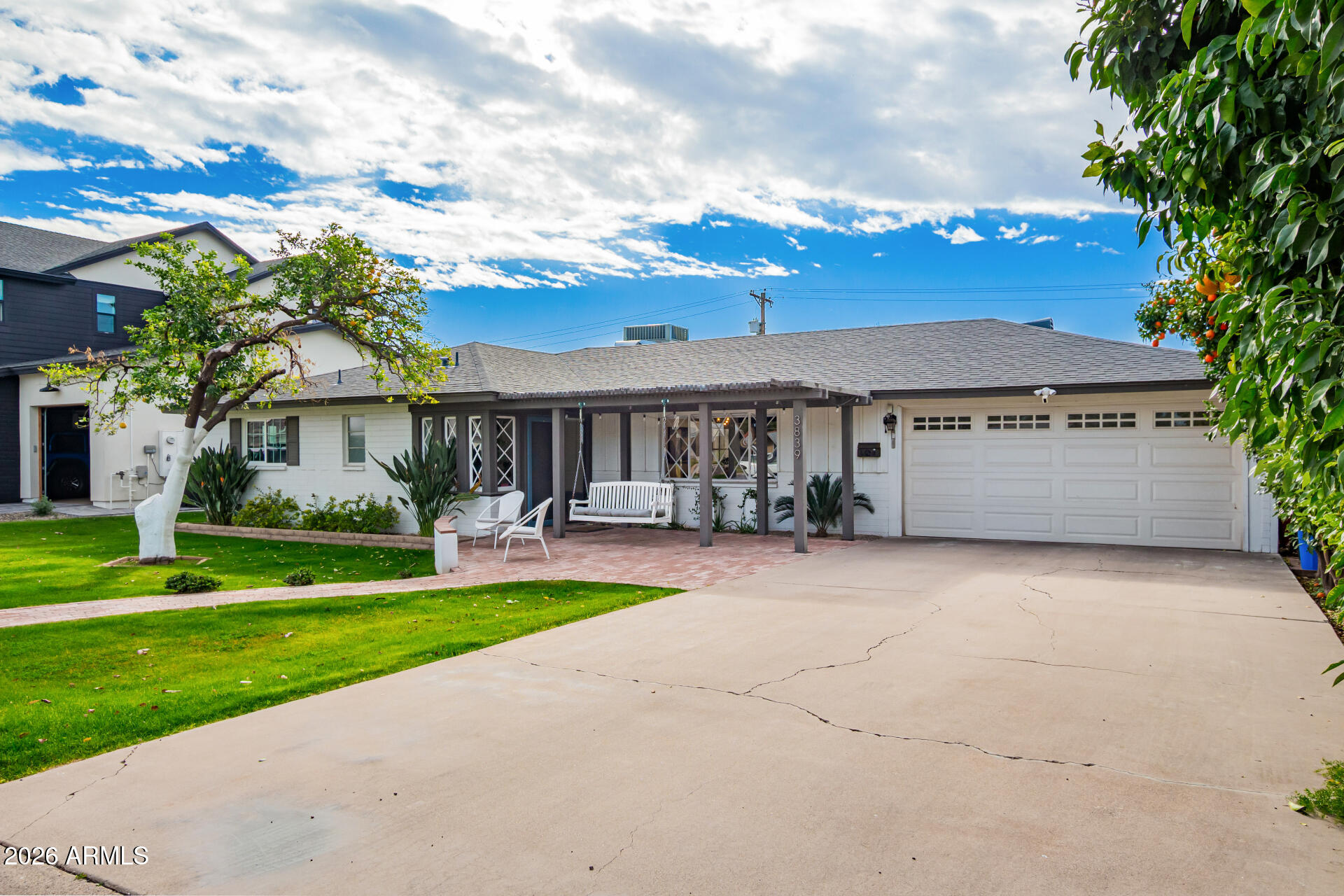 3839 E WHITTON Avenue