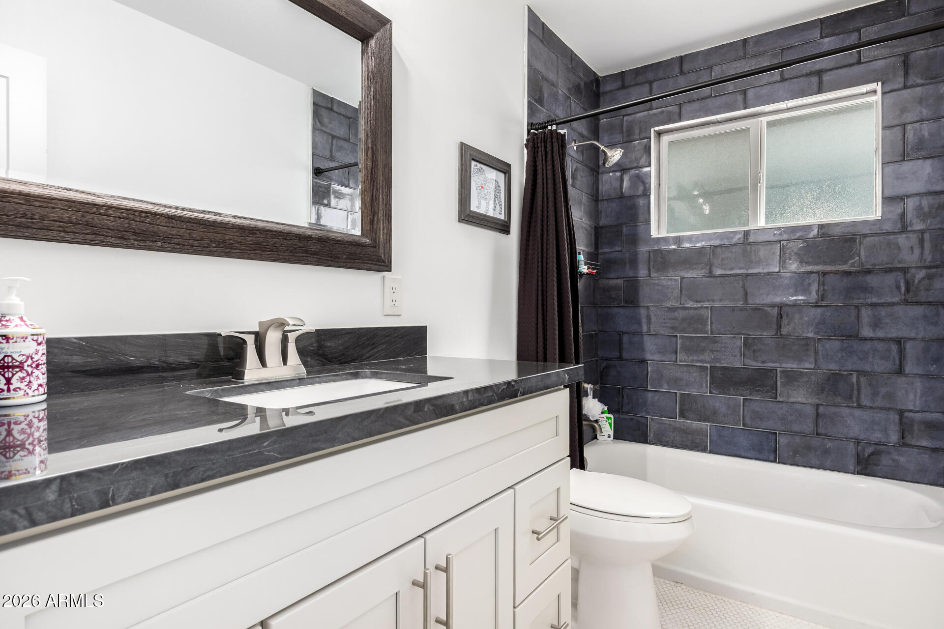 3839 E WHITTON Avenue