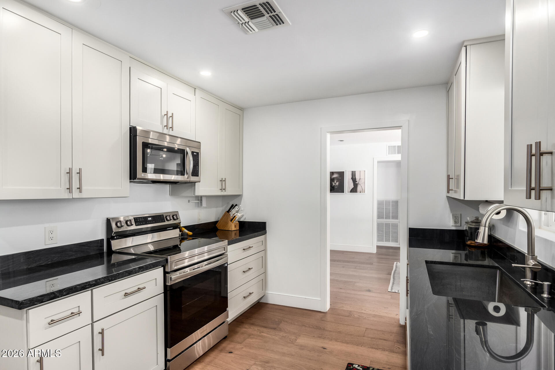 3839 E WHITTON Avenue