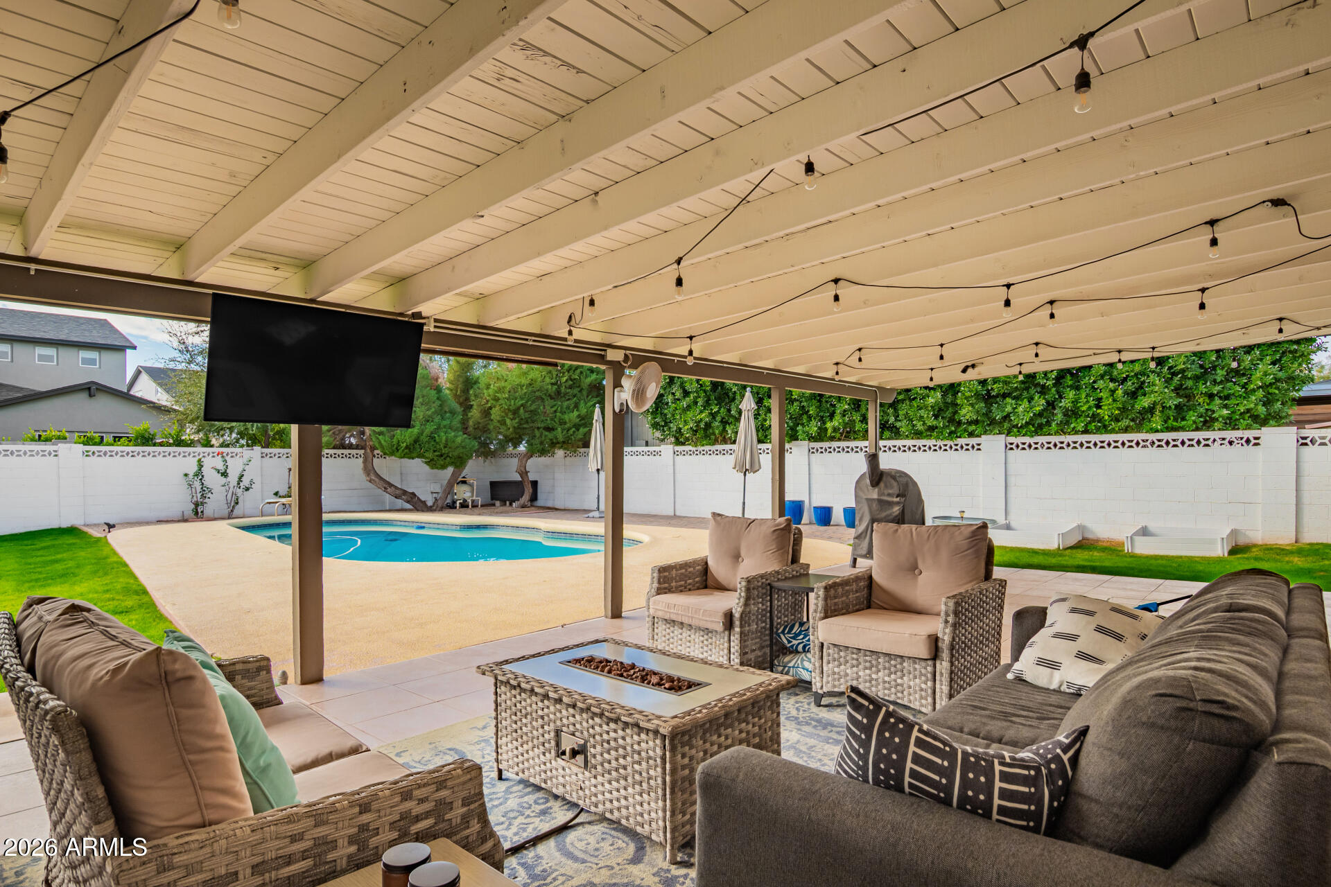 3839 E WHITTON Avenue