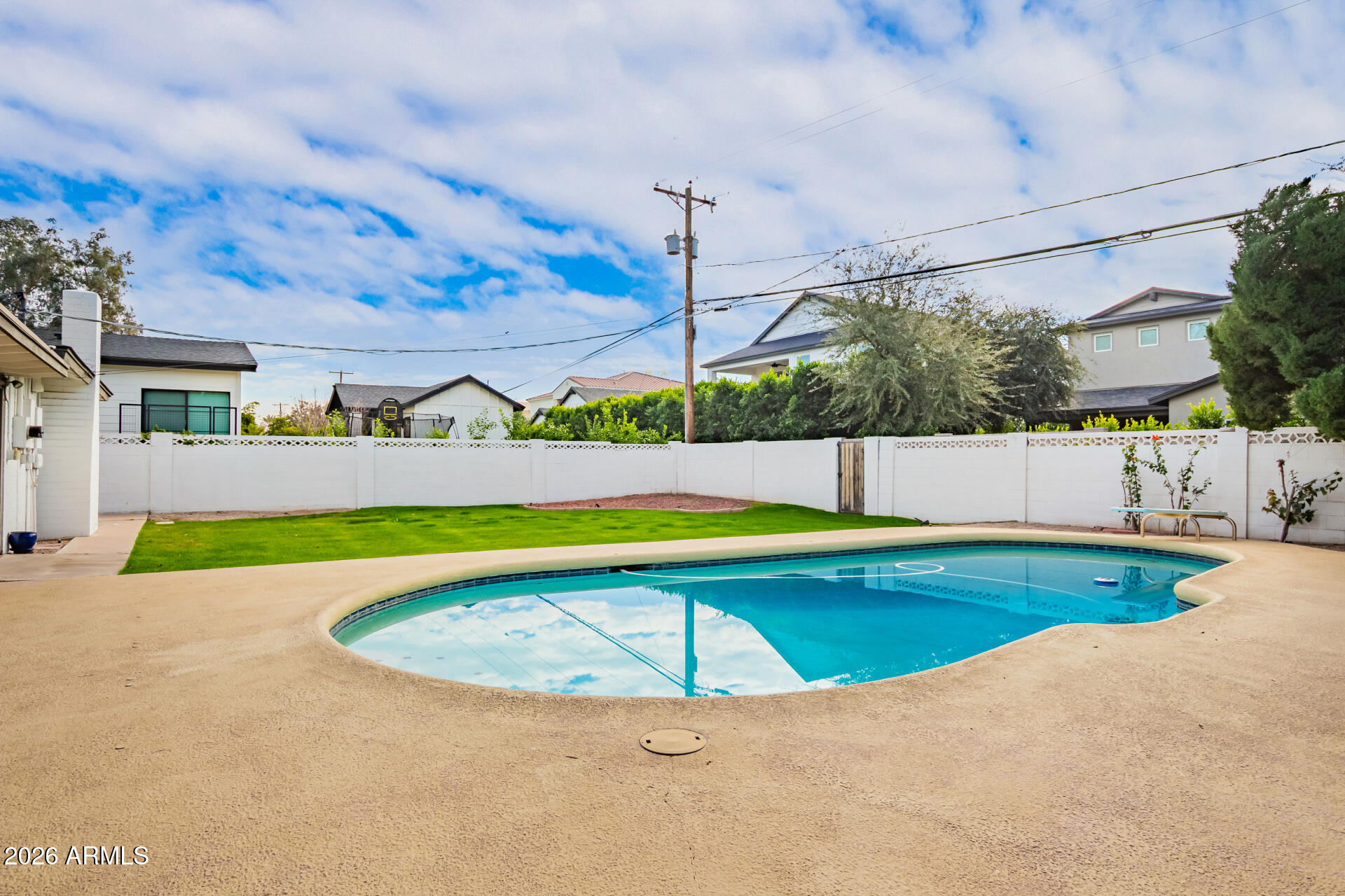 3839 E WHITTON Avenue