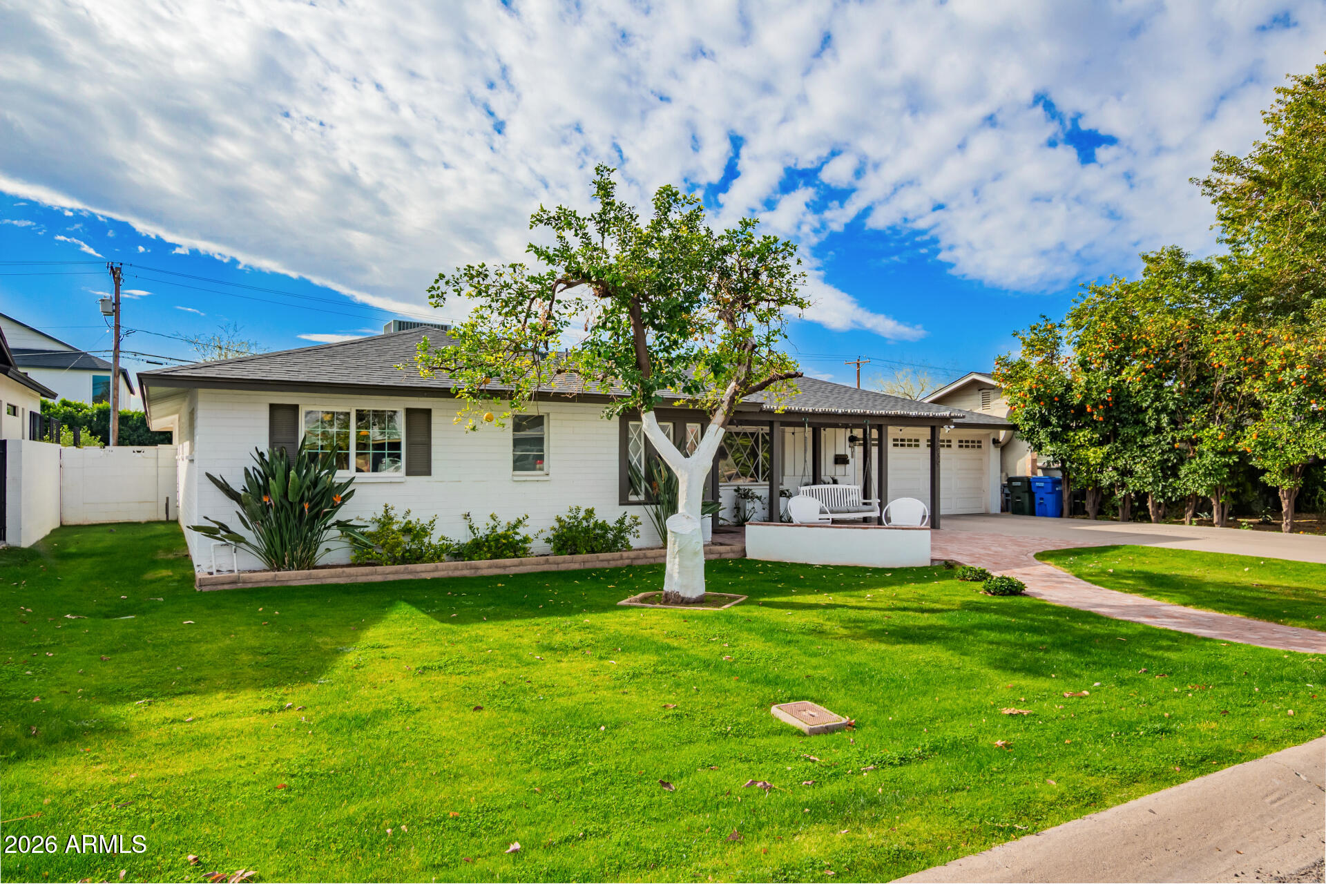 3839 E WHITTON Avenue