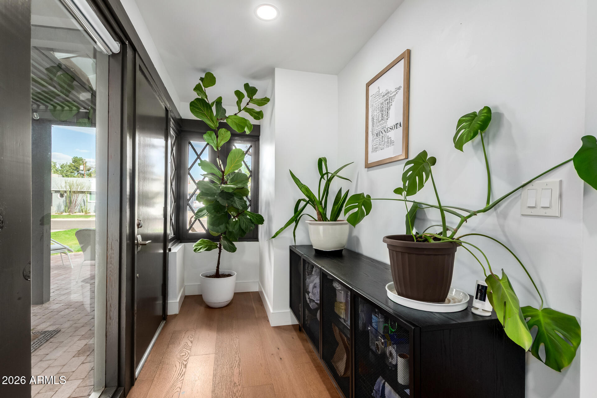 3839 E WHITTON Avenue