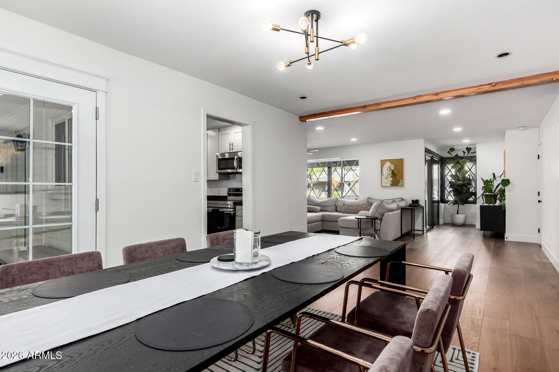 3839 E WHITTON Avenue