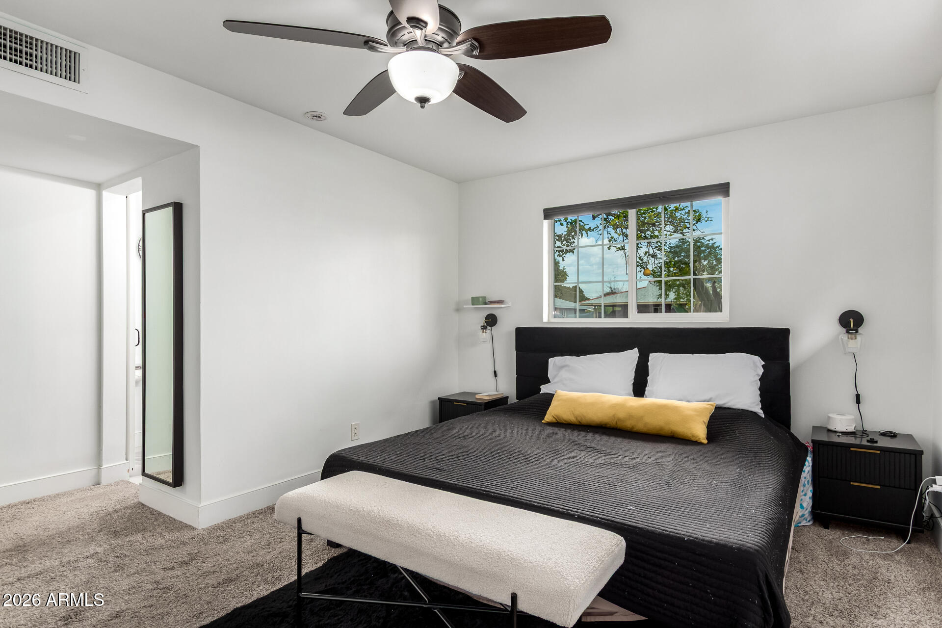 3839 E WHITTON Avenue