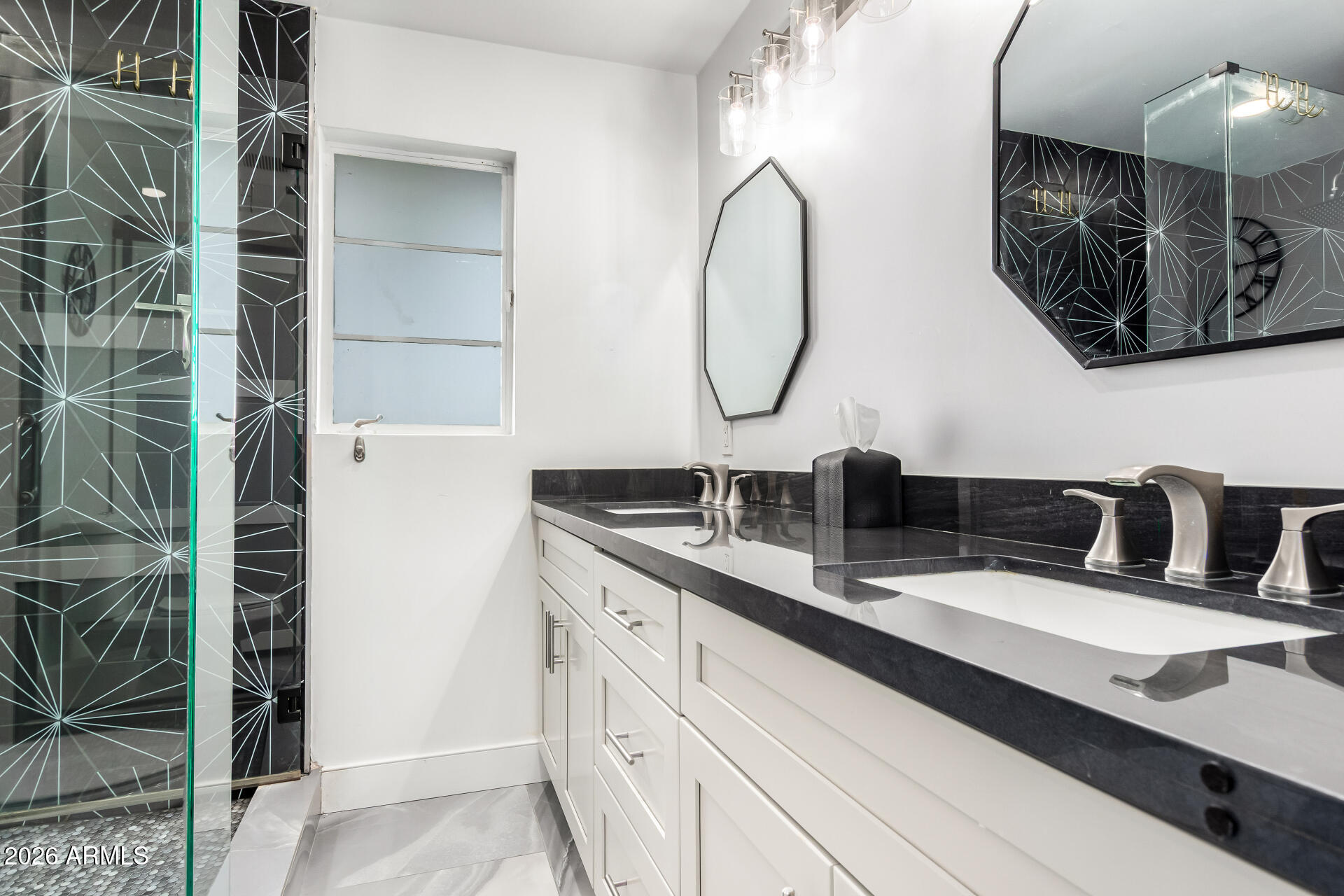 3839 E WHITTON Avenue