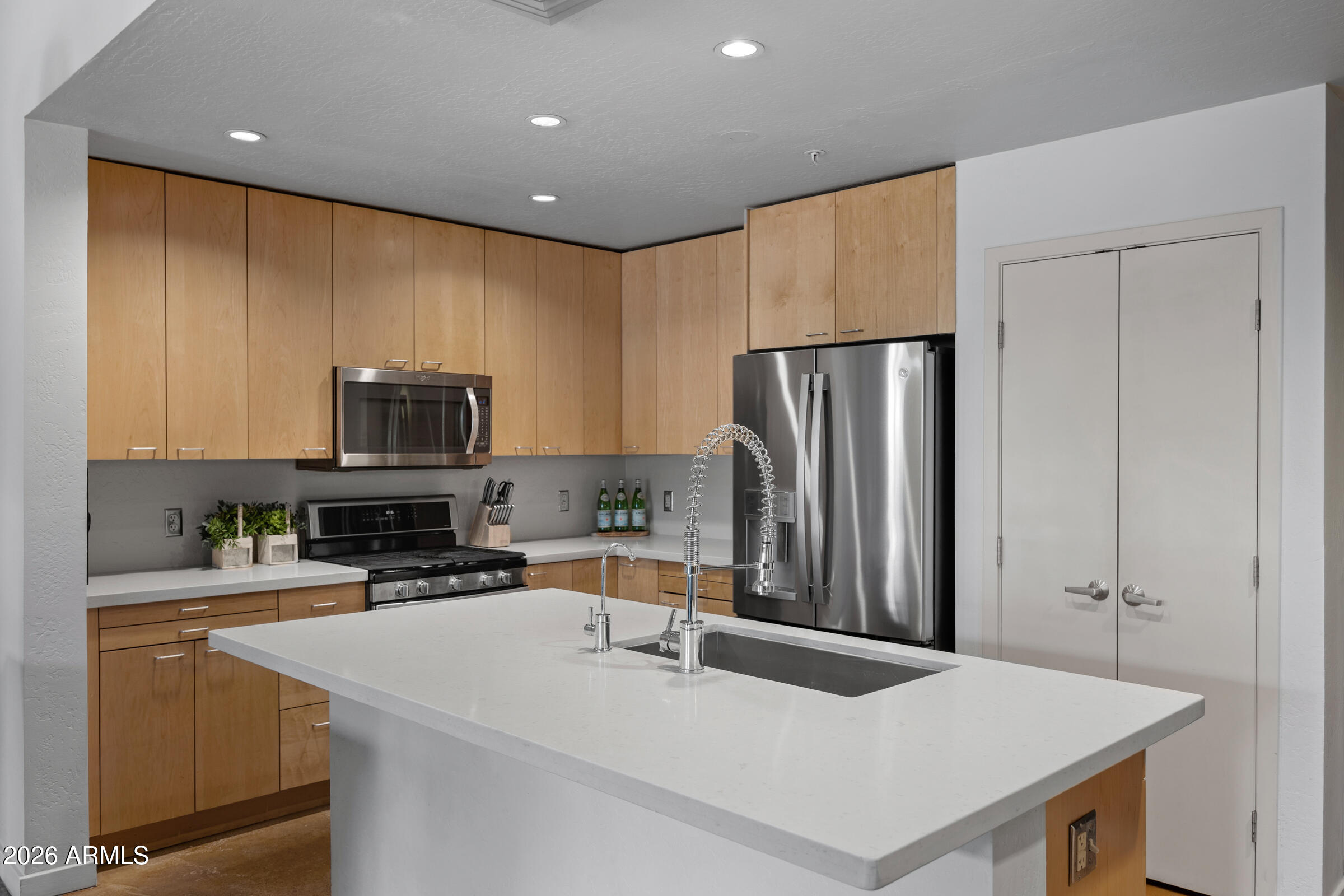 914 E OSBORN Road 216