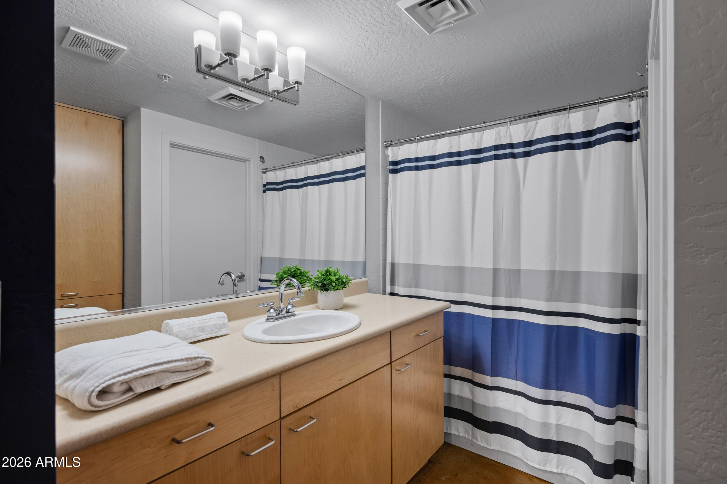 914 E OSBORN Road 216