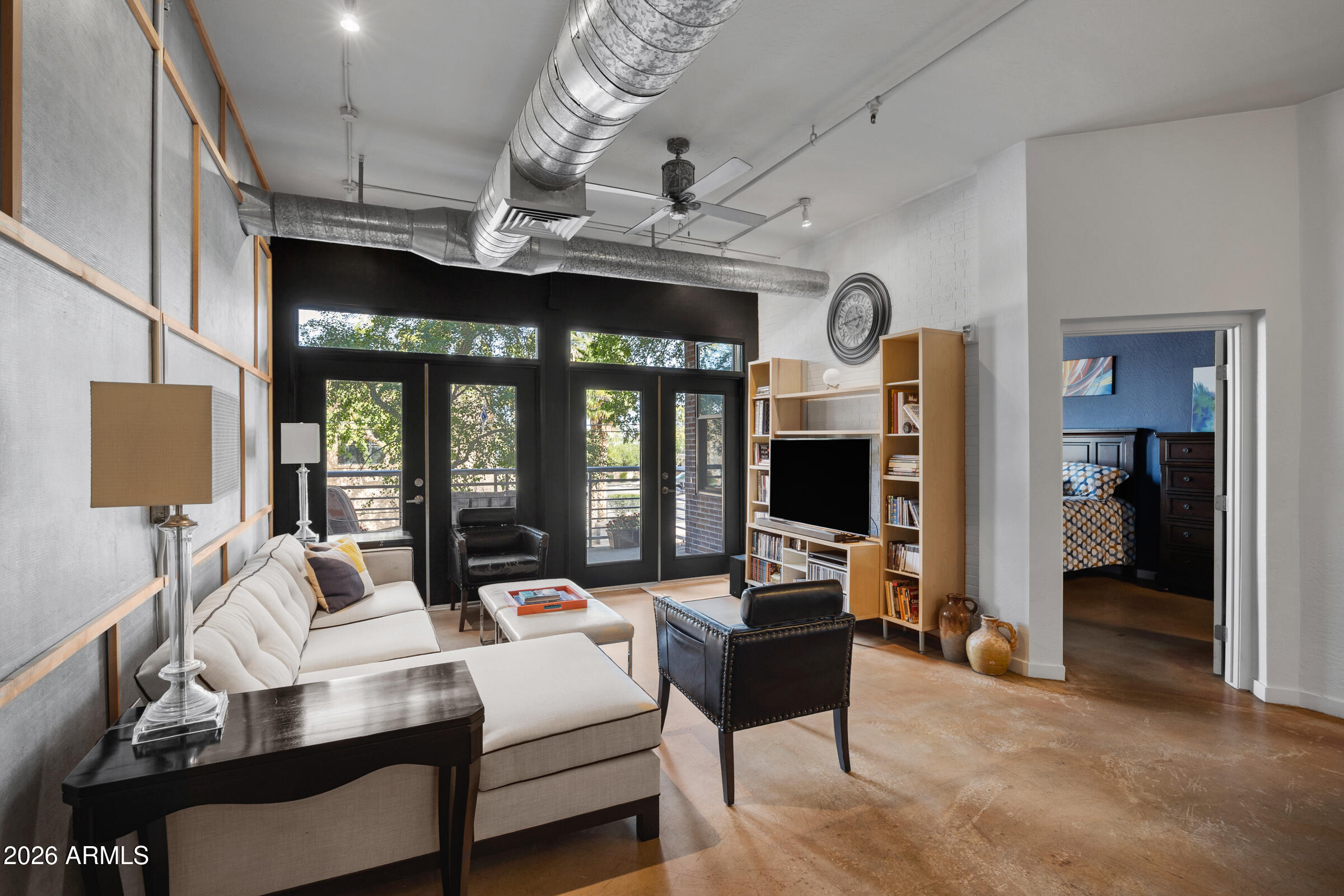 914 E OSBORN Road 216