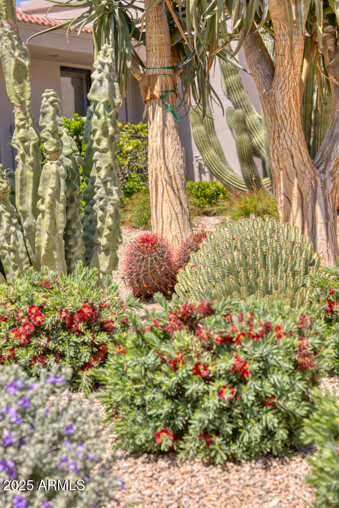 7224 N LAKESIDE Lane