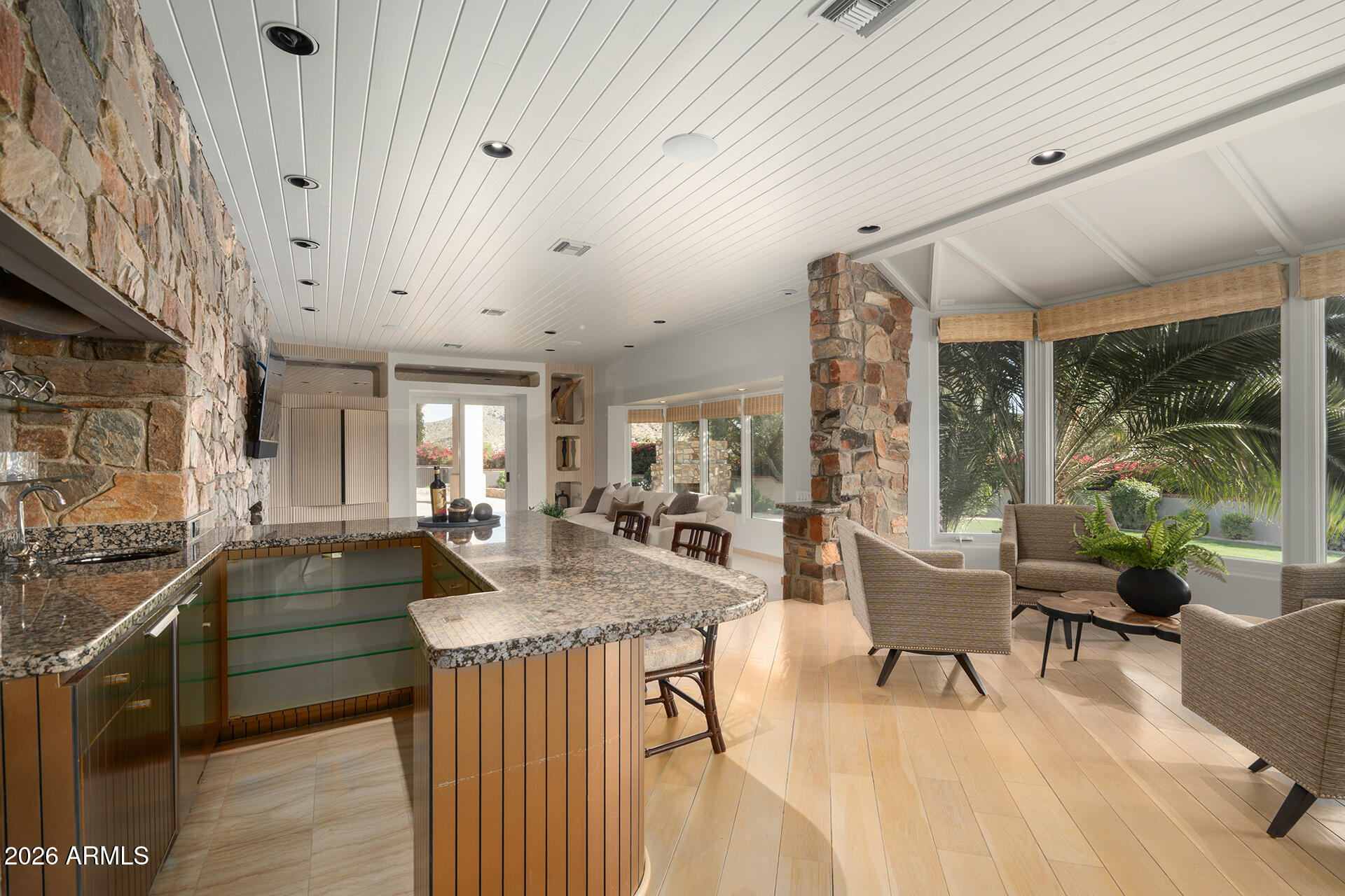 7224 N LAKESIDE Lane