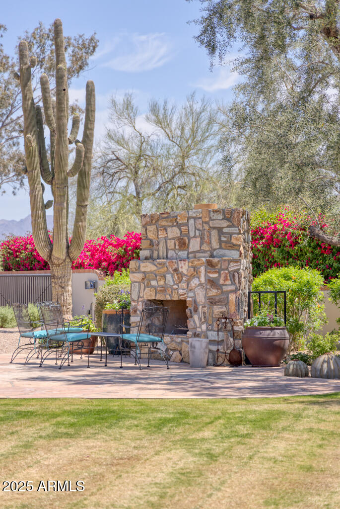 7224 N LAKESIDE Lane