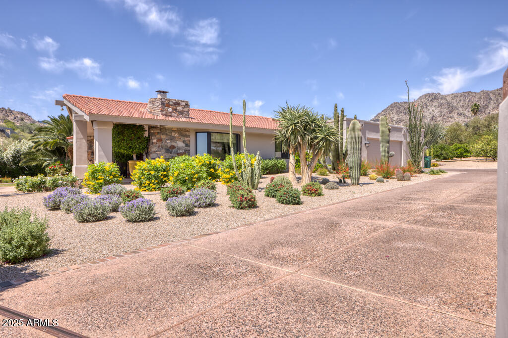 7224 N LAKESIDE Lane