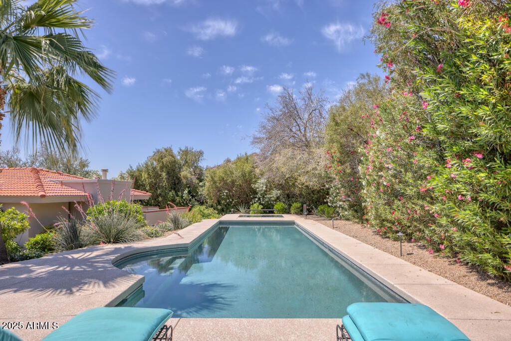 7224 N LAKESIDE Lane