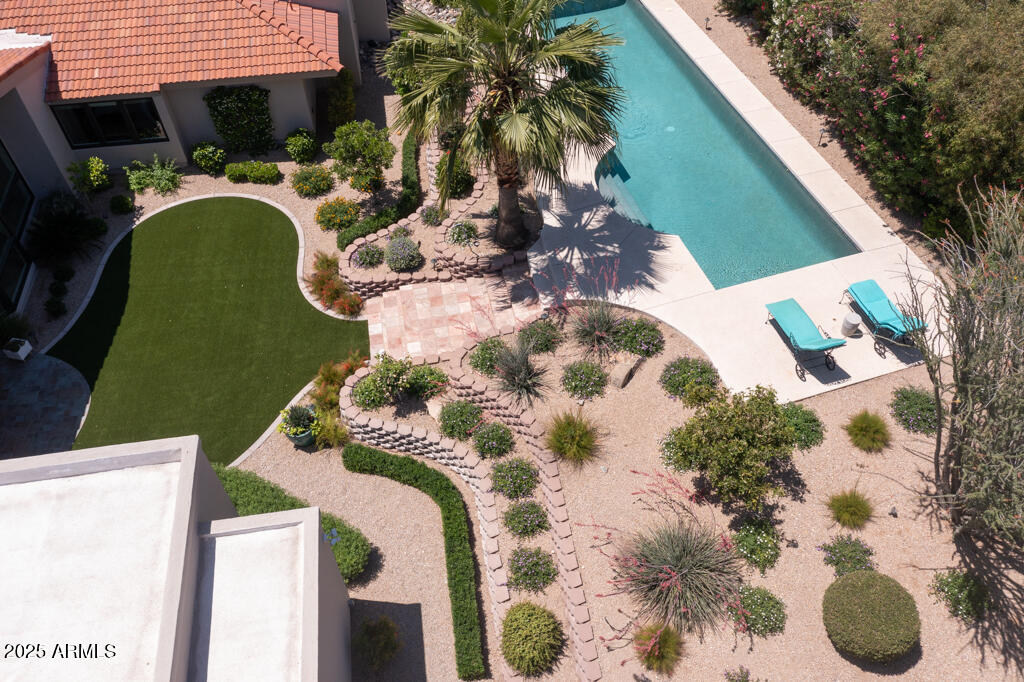 7224 N LAKESIDE Lane