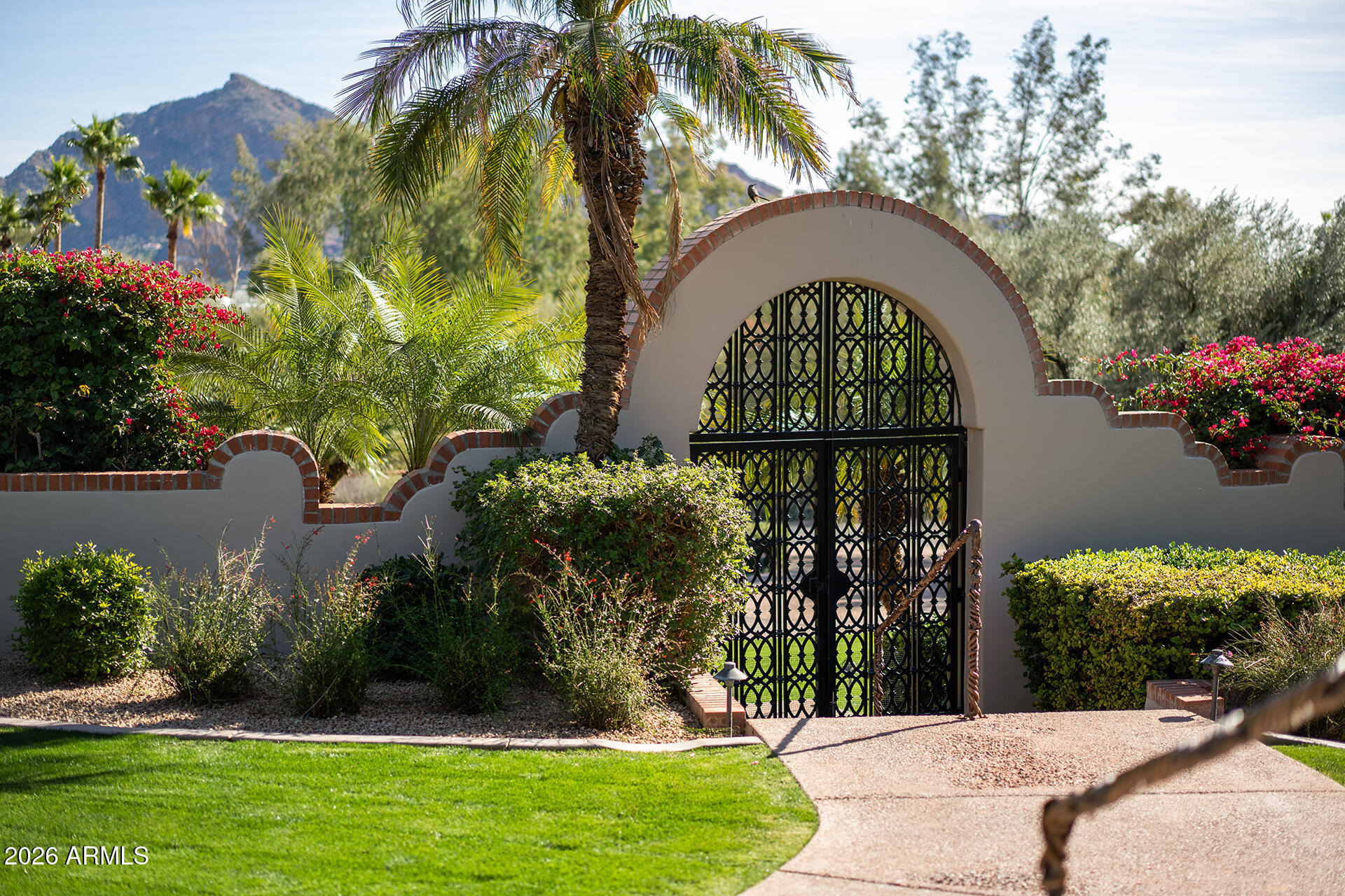 7224 N LAKESIDE Lane