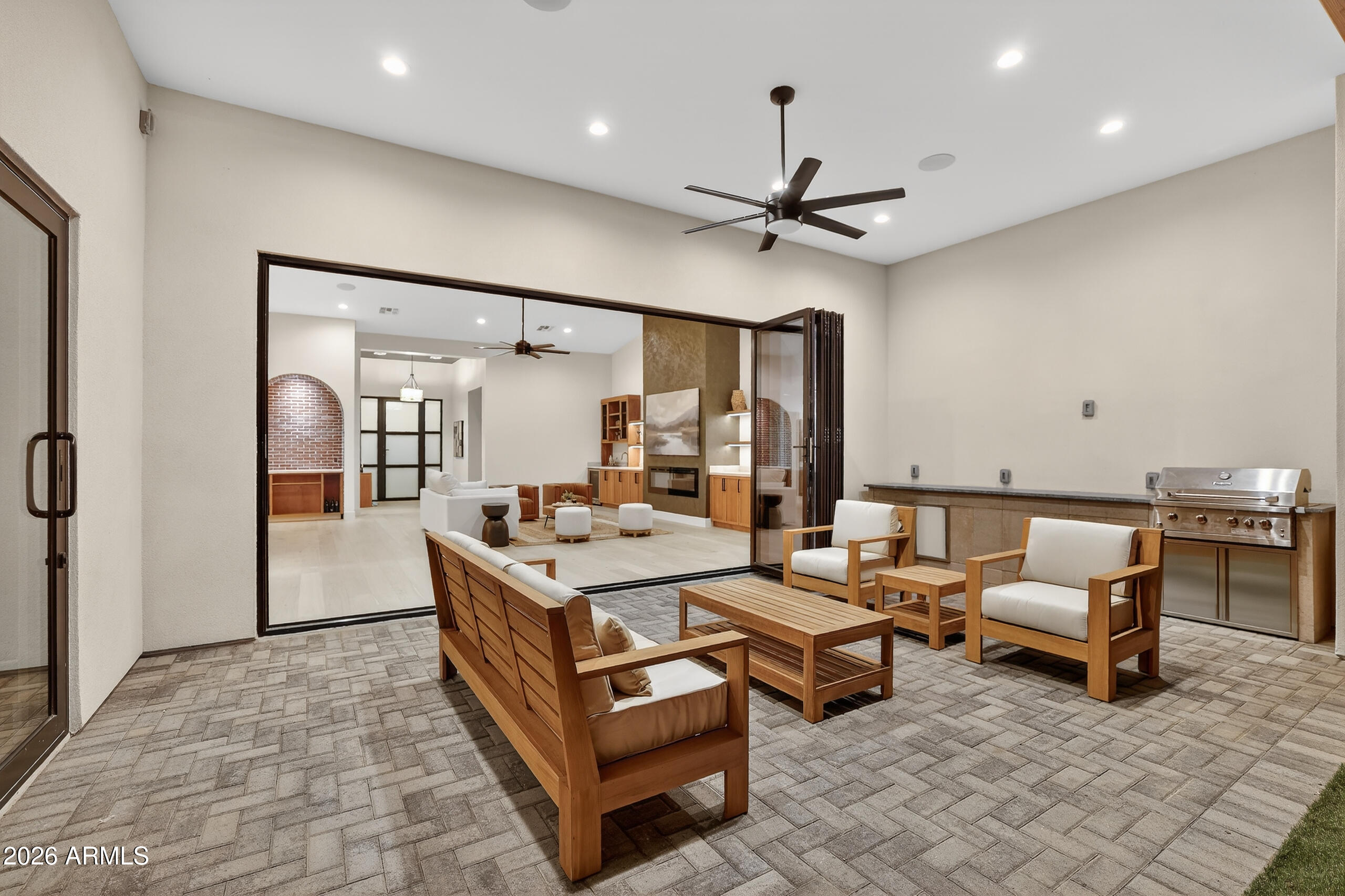 4434 E Mitchell Drive