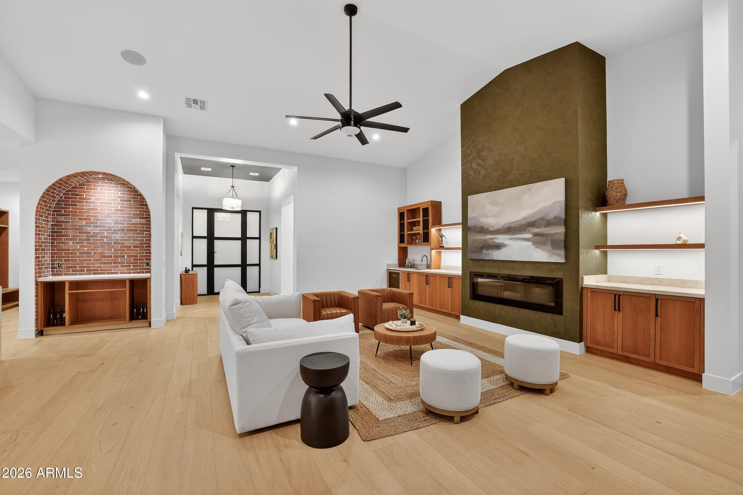 4434 E Mitchell Drive