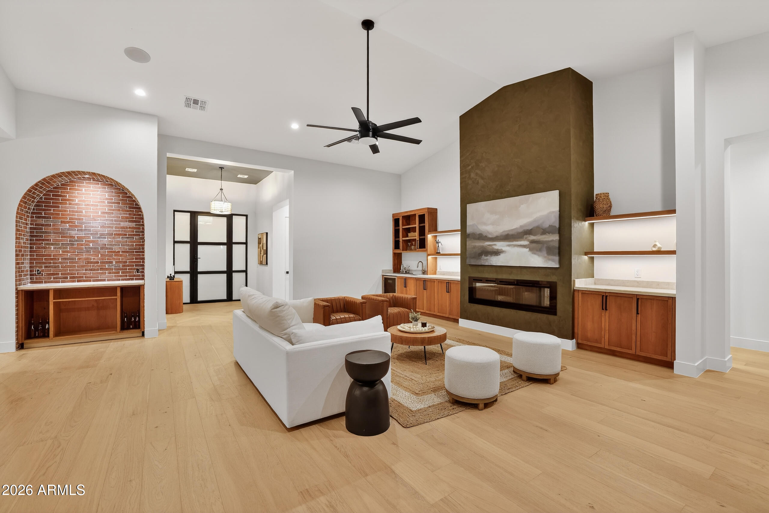 4434 E Mitchell Drive