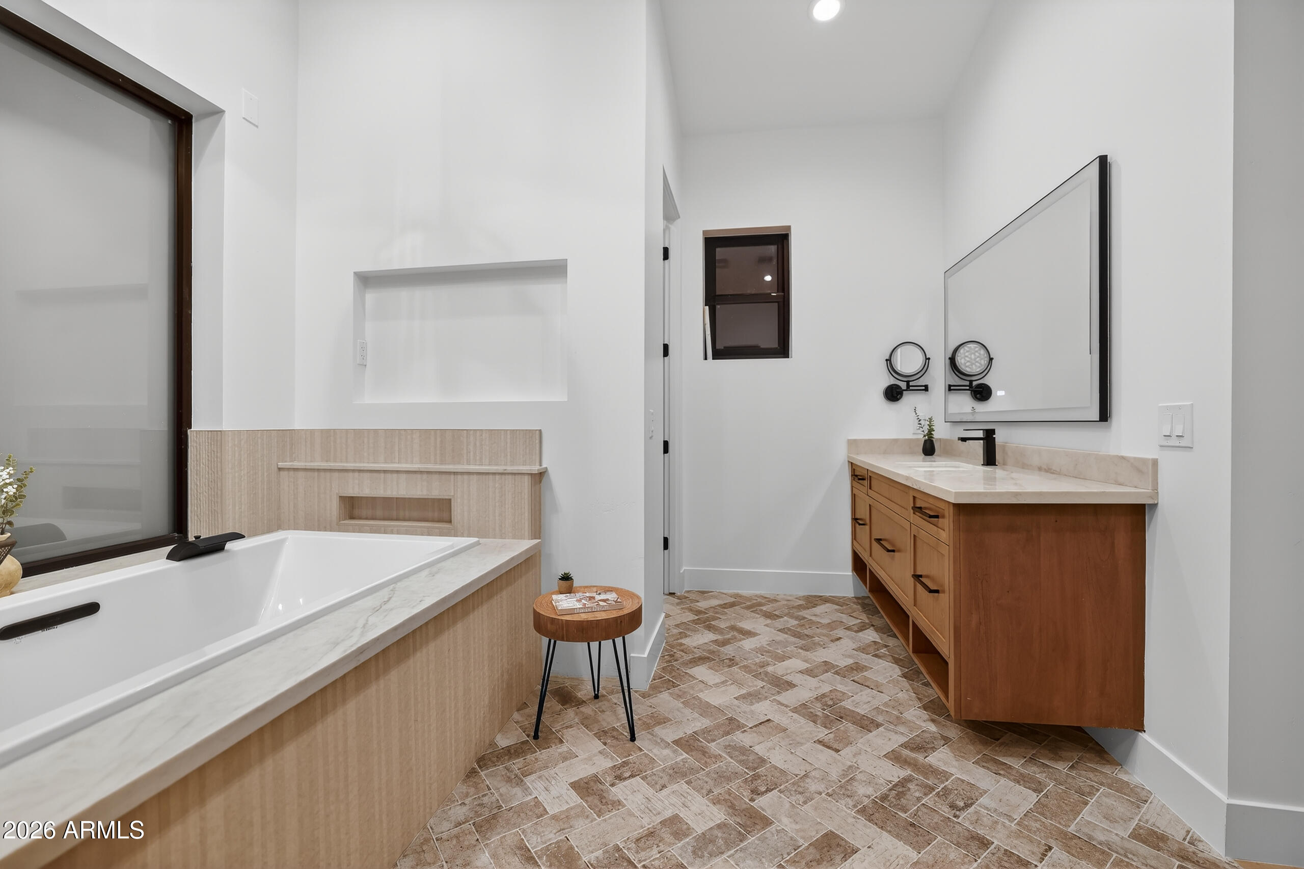 4434 E Mitchell Drive