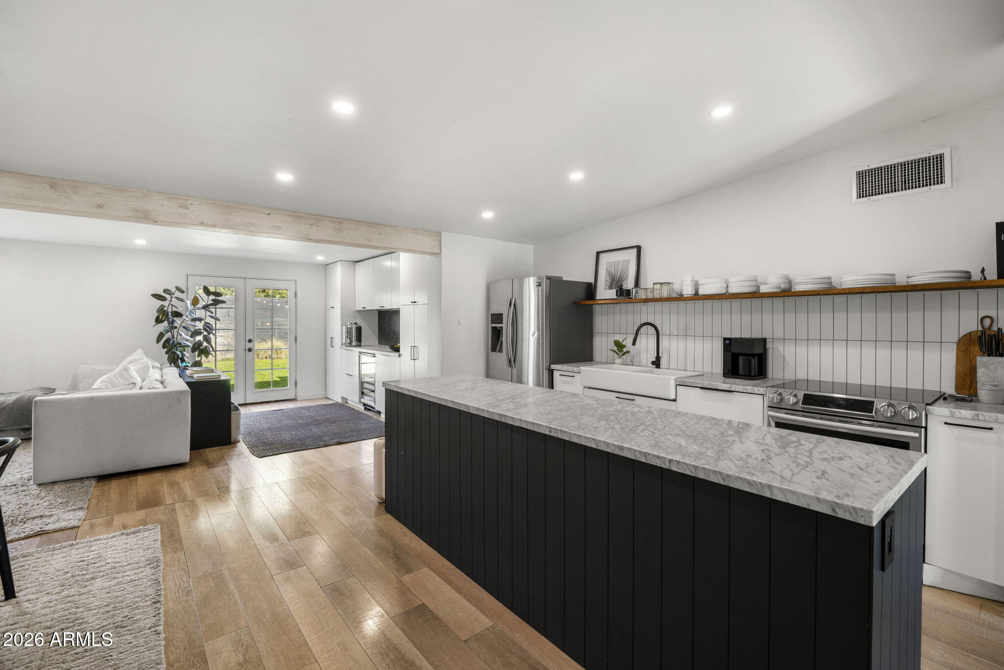 4614 E DEVONSHIRE Avenue