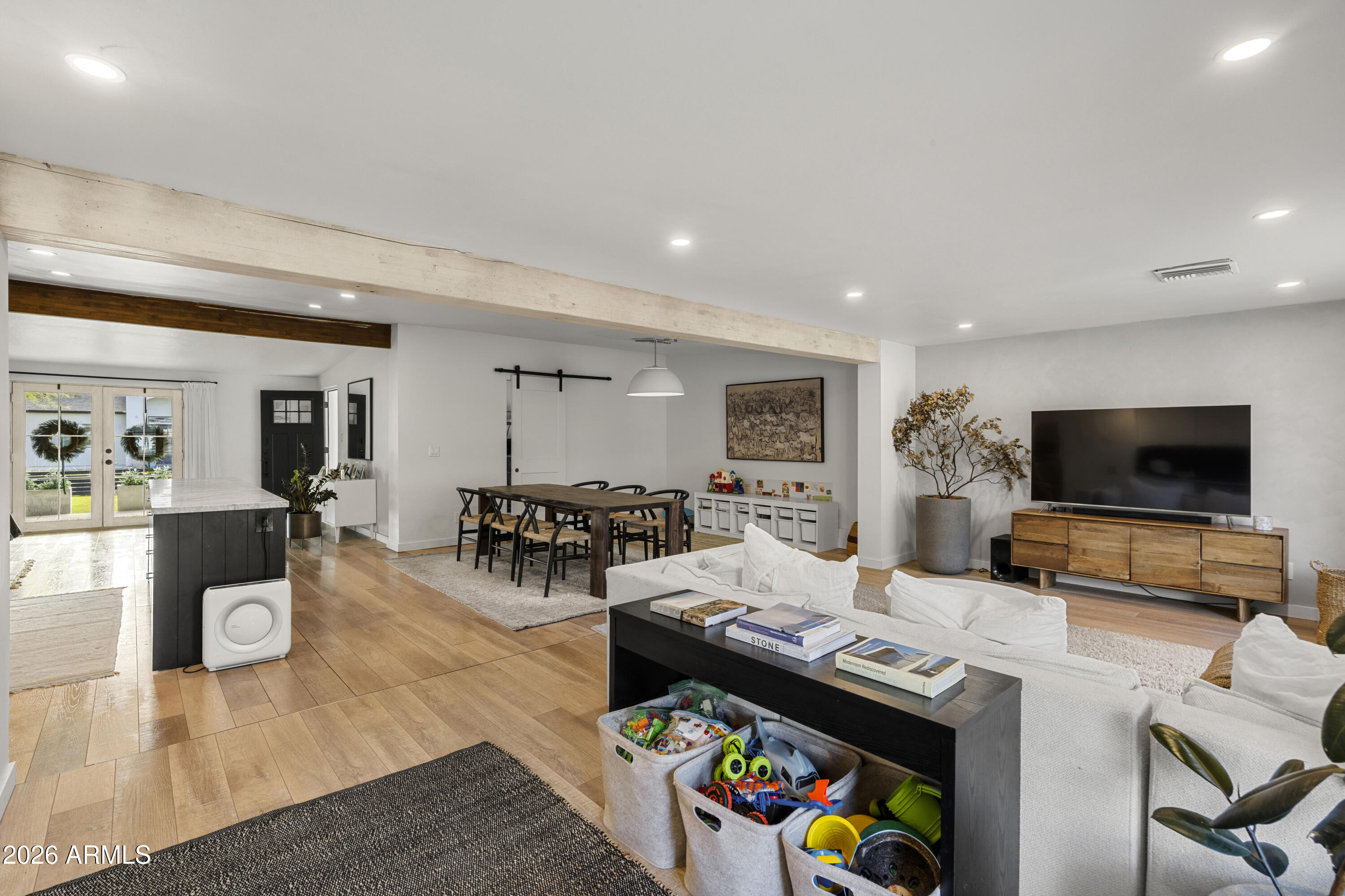 4614 E DEVONSHIRE Avenue