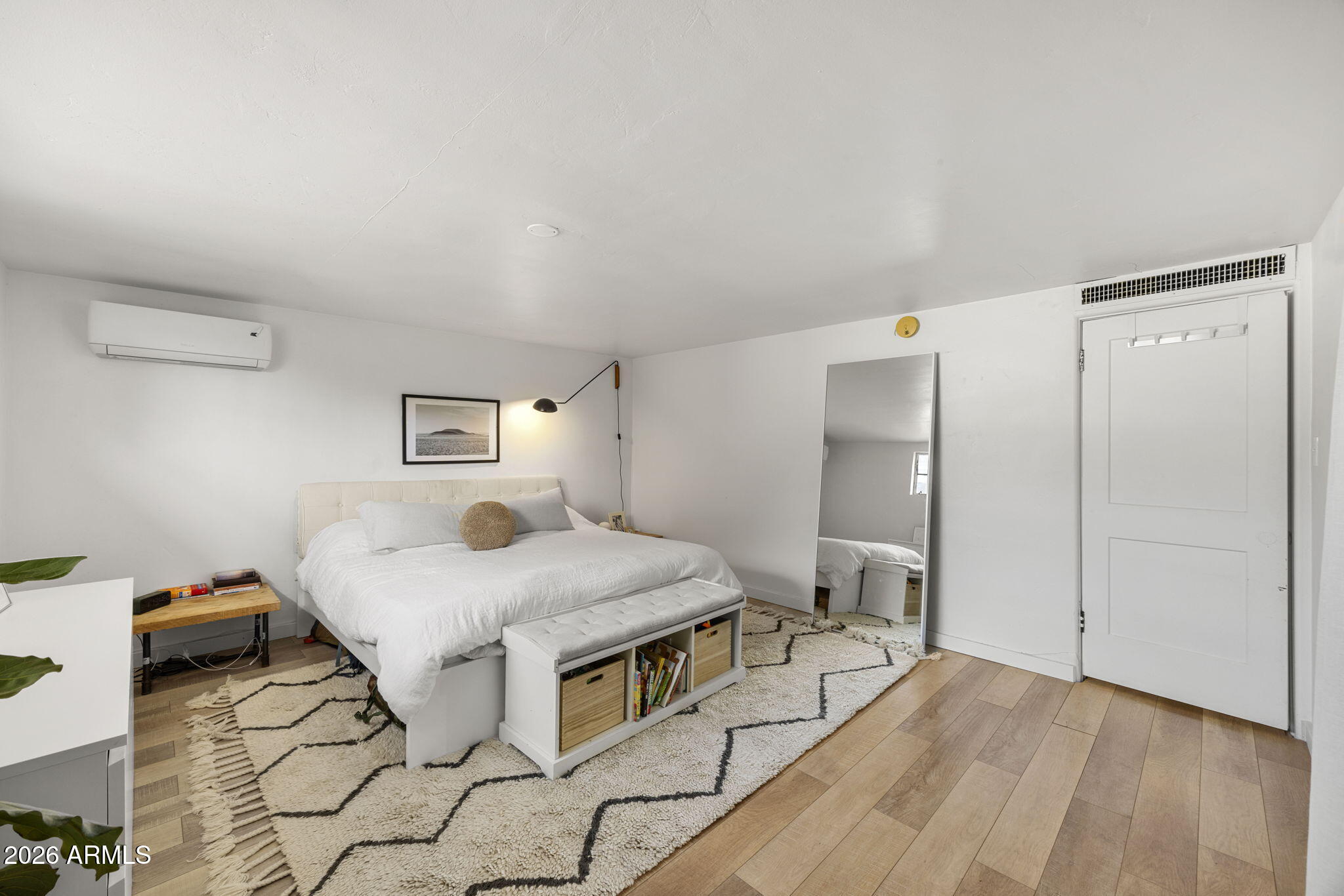 4614 E DEVONSHIRE Avenue